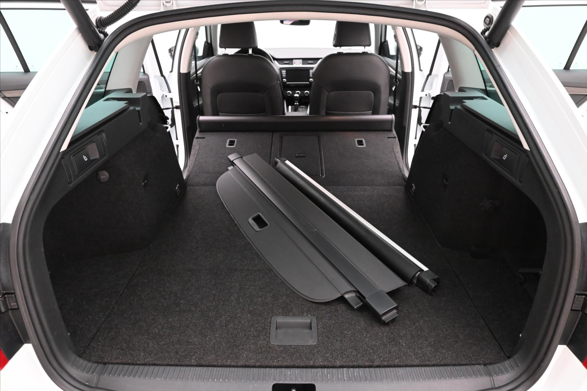 Hlavní fotografie vozu Škoda Octavia 2,0 TDI 135kW SCOUT DSG 4x4 Záruka až 5 let (11)