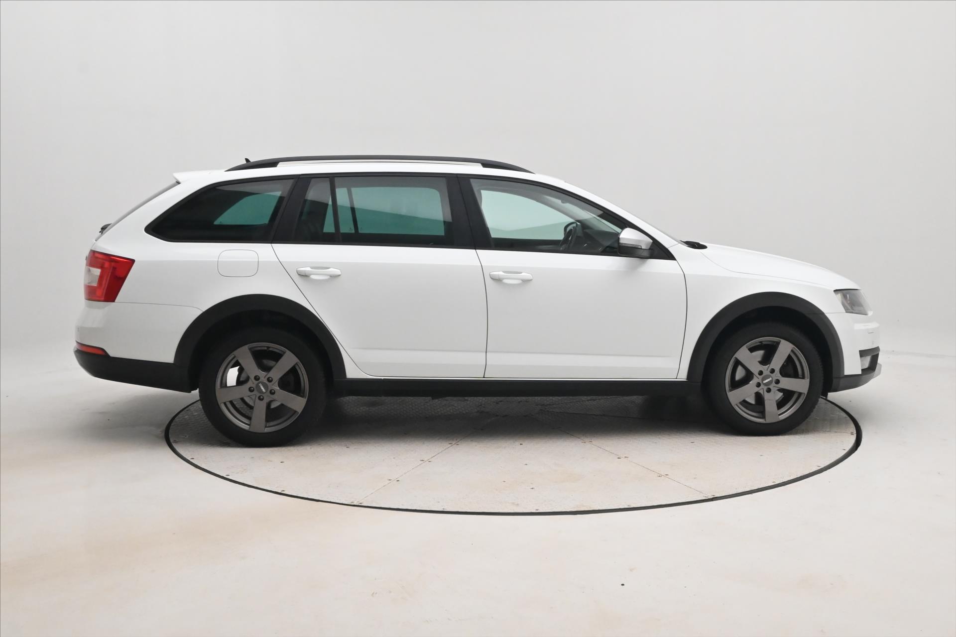 Hlavní fotografie vozu Škoda Octavia 2,0 TDI 135kW SCOUT DSG 4x4 Záruka až 5 let (4)