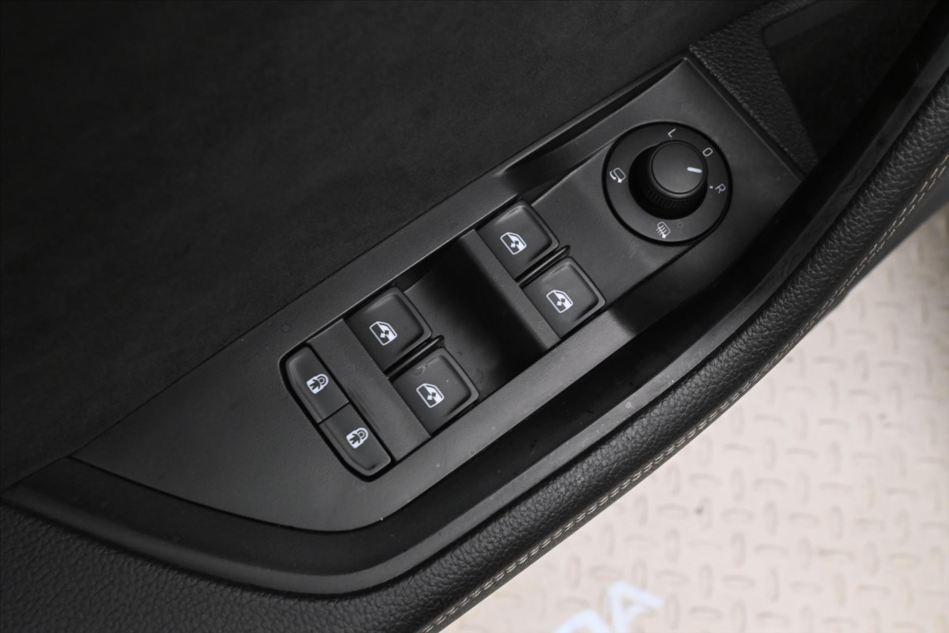 Main photo of the car Skoda Superb 1.4 TSI 115kW iV DSG Sportline SoH 98% Warranty up to 5 years (26)
