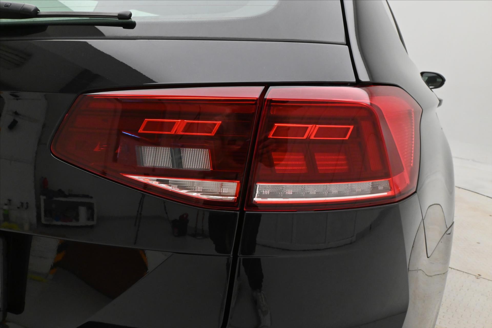 Hlavní fotografie vozu Volkswagen Passat 1,5 TSI 110kW DSG Business Plus Záruka až 5 let (21)
