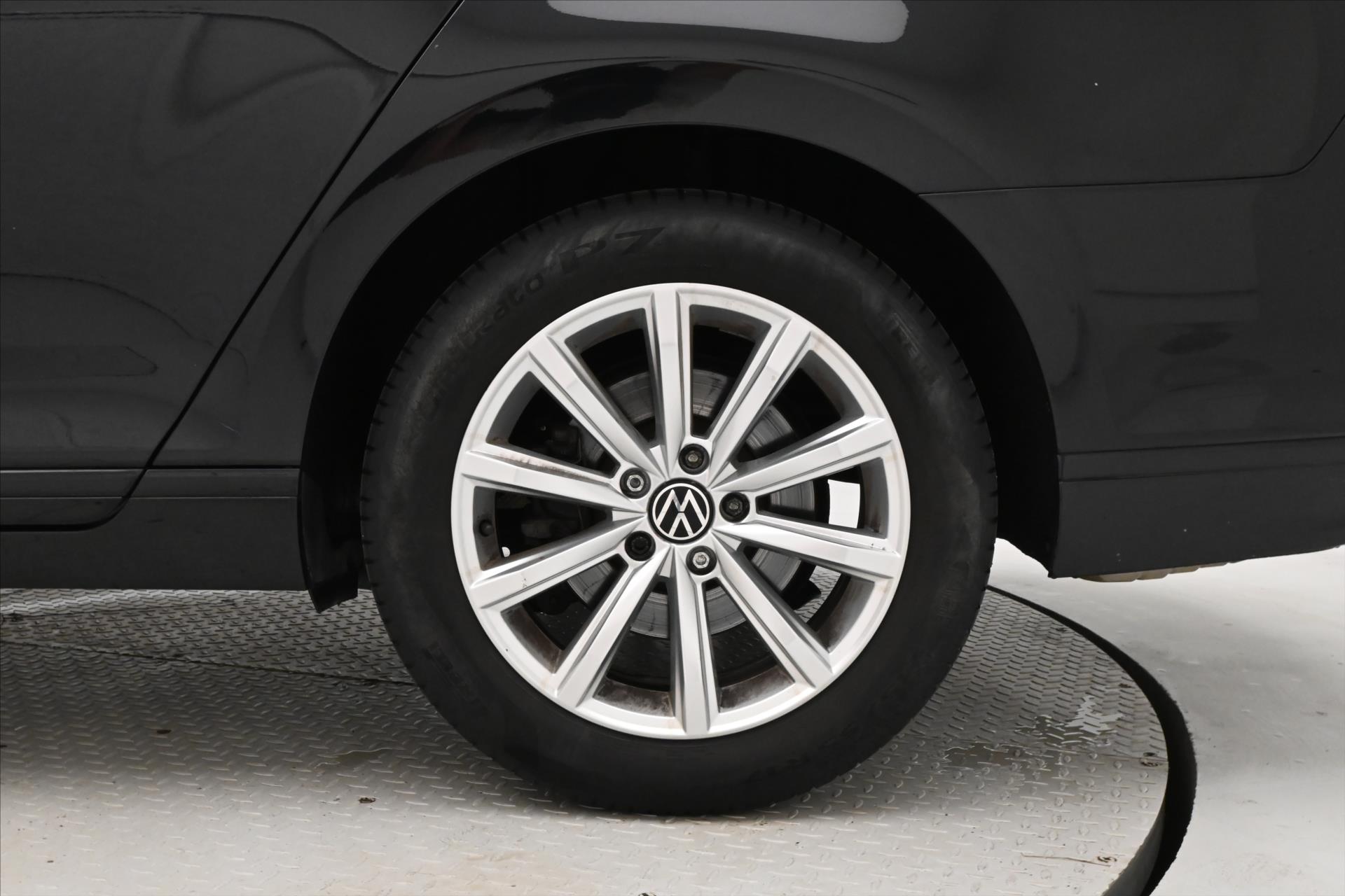 Hlavní fotografie vozu Volkswagen Passat 1,5 TSI 110kW DSG Business Plus Záruka až 5 let (22)