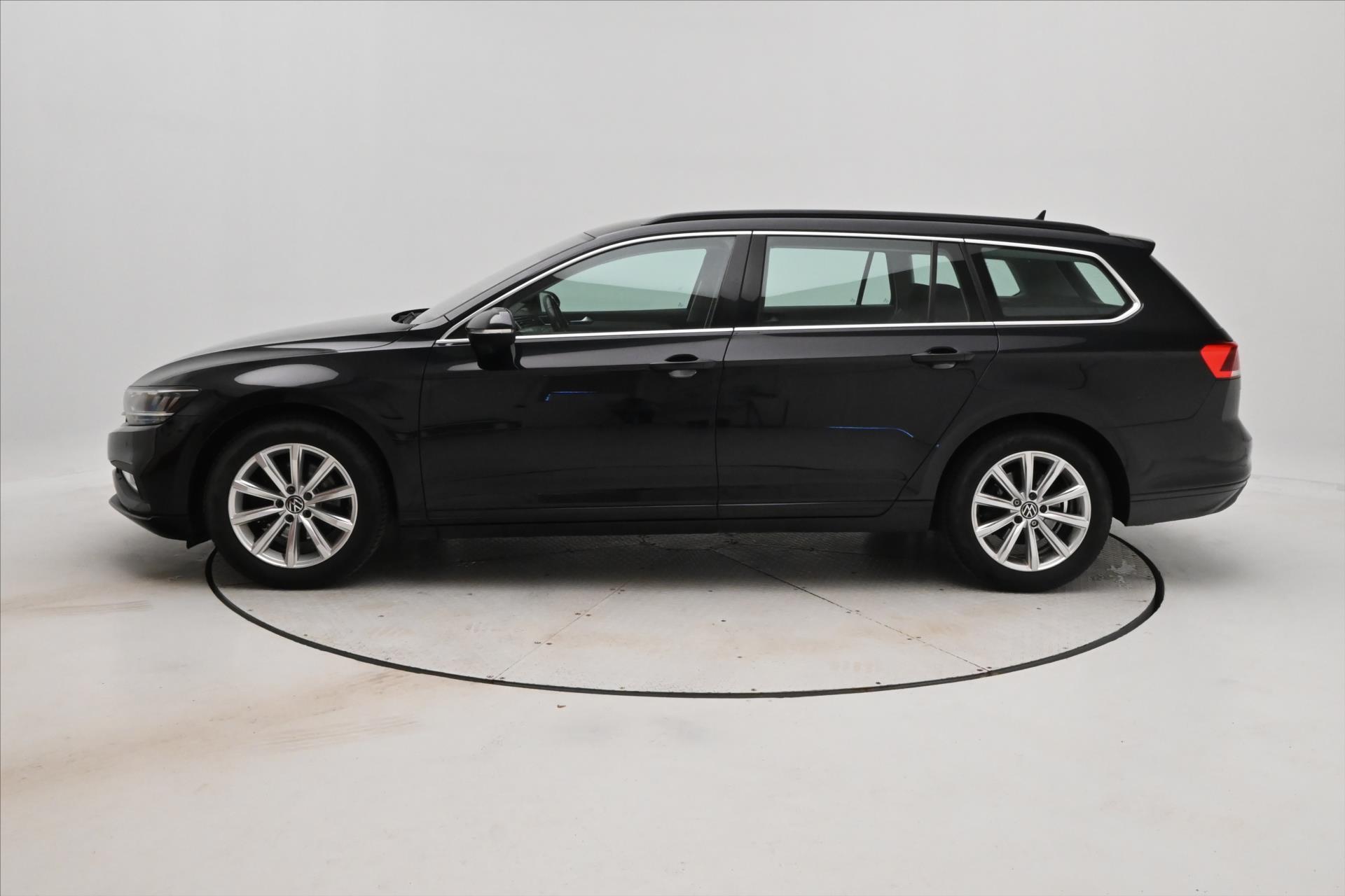 Hlavní fotografie vozu Volkswagen Passat 1,5 TSI 110kW DSG Business Plus Záruka až 5 let (8)