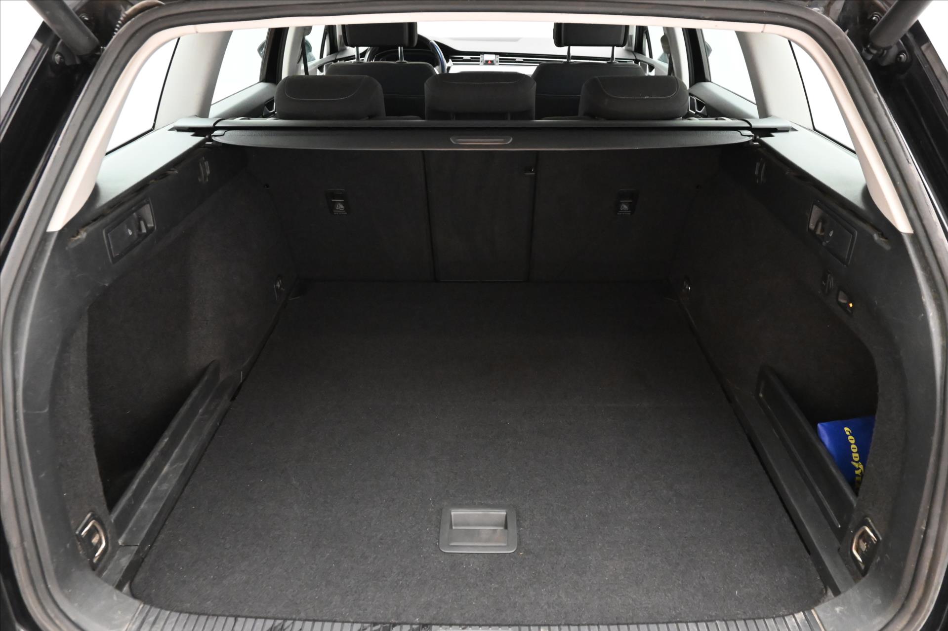 Hlavní fotografie vozu Volkswagen Passat 1,5 TSI 110kW DSG Business Plus Záruka až 5 let (9)