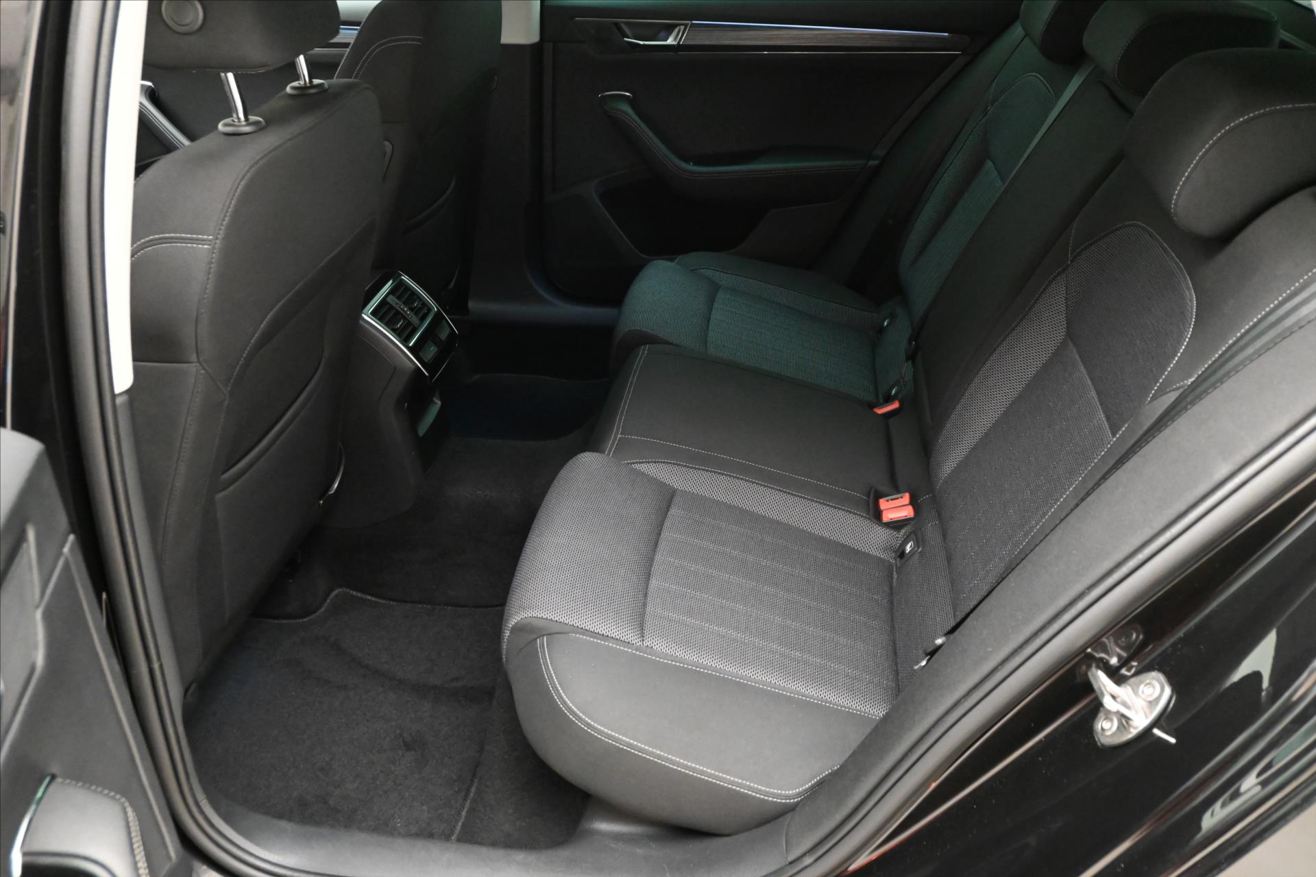 Hlavní fotografie vozu Škoda Superb 2,0 TDI 110kW Style DSG Záruka až 5 let (14)