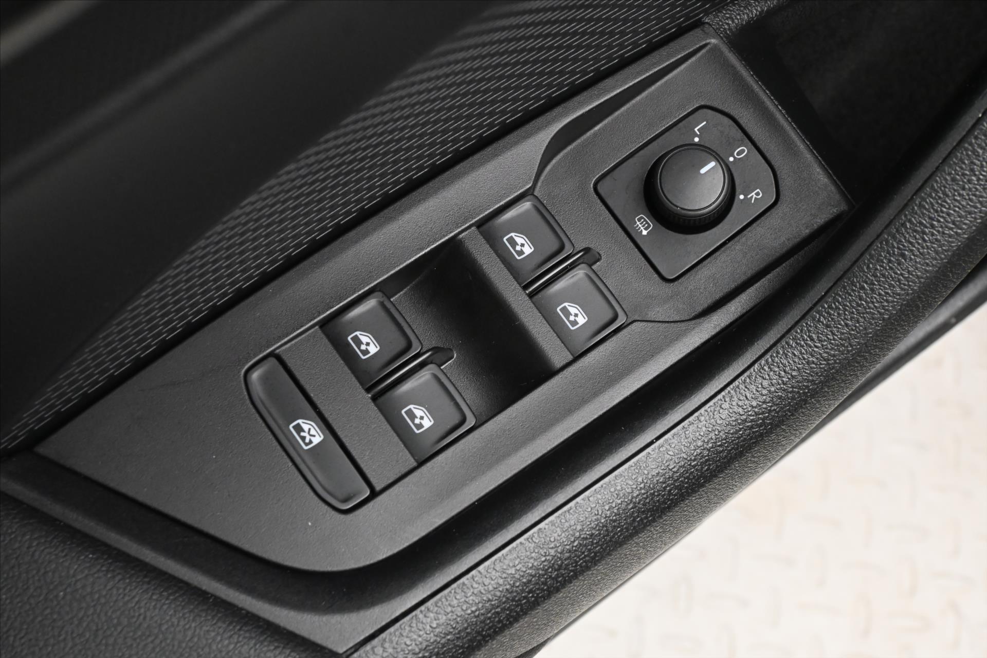Hlavní fotografie vozu Škoda Octavia 1,0 TSI 81kW M-HEV DSG Záruka až 5 let (24)
