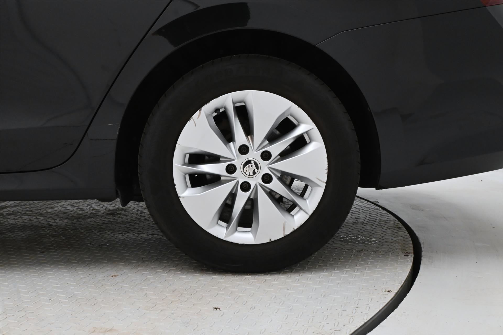 Hlavní fotografie vozu Škoda Octavia 1,0 TSI 81kW M-HEV DSG Záruka až 5 let (30)