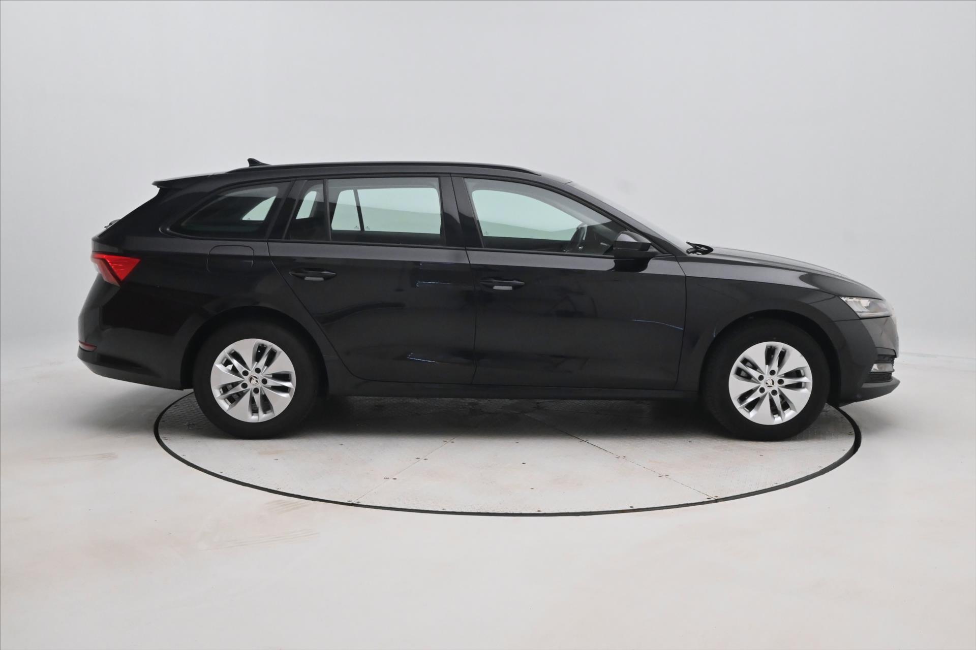 Hlavní fotografie vozu Škoda Octavia 1,0 TSI 81kW M-HEV DSG Záruka až 5 let (4)