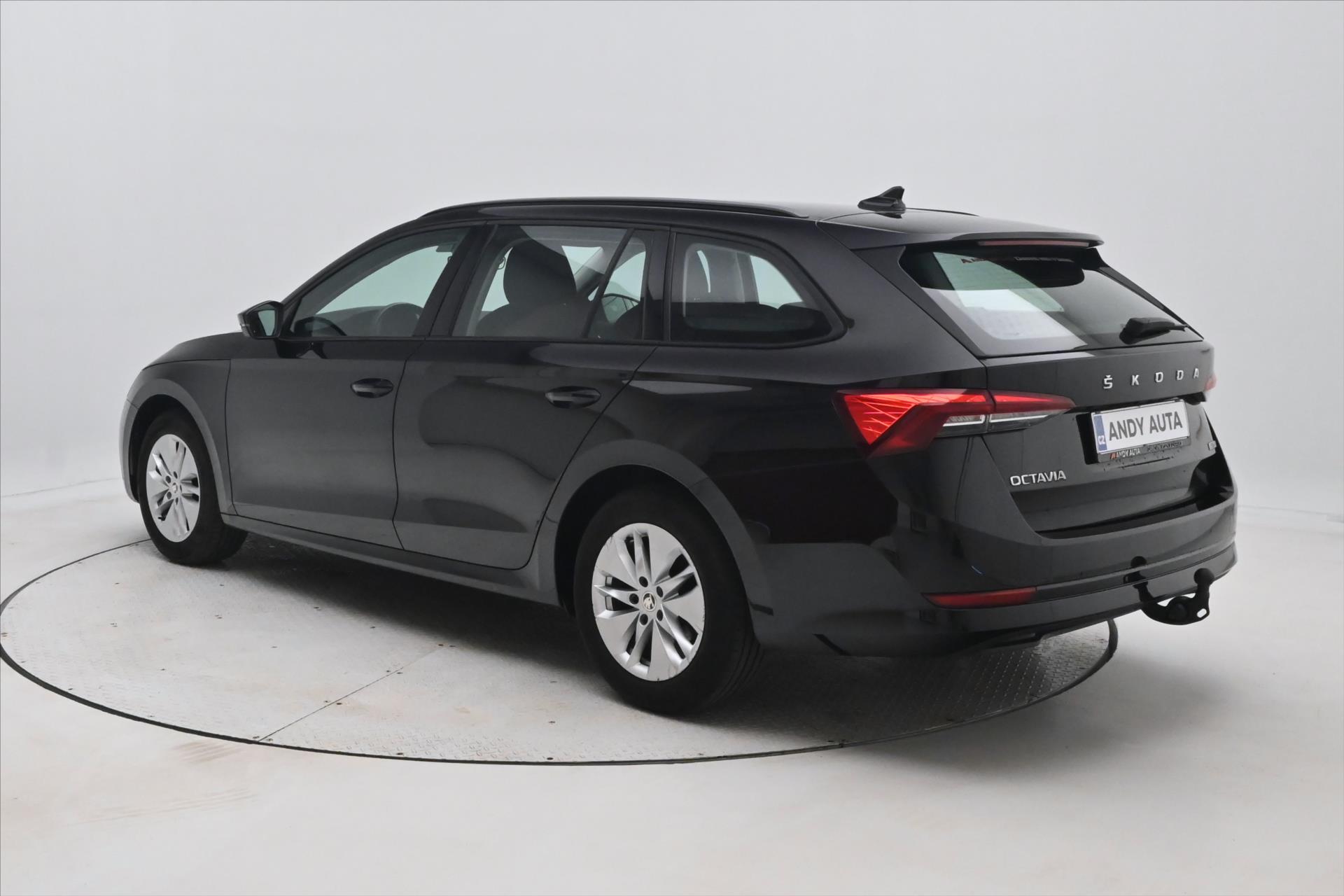 Hlavní fotografie vozu Škoda Octavia 1,0 TSI 81kW M-HEV DSG Záruka až 5 let (7)