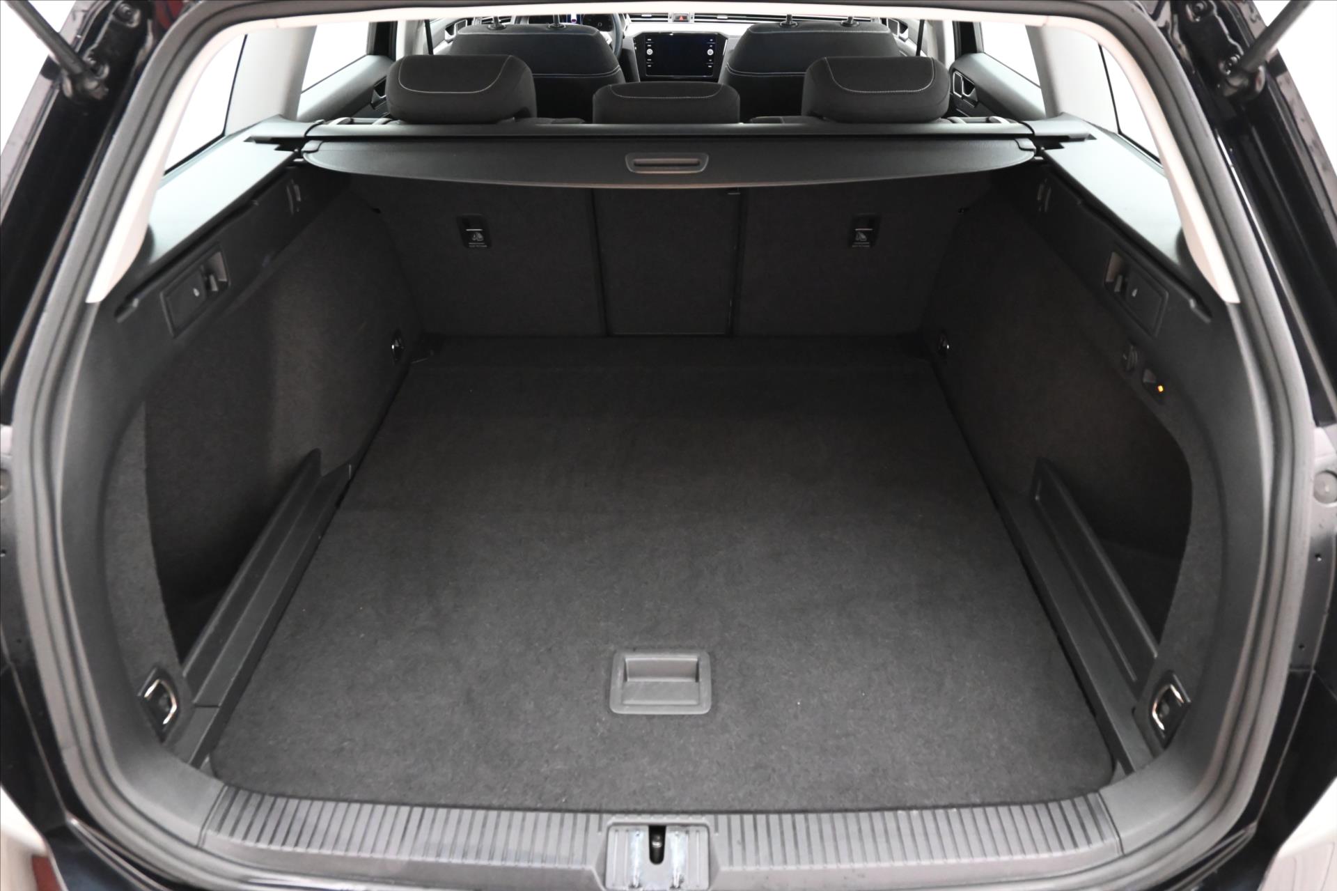Main photo of the car Volkswagen Passat 2.0 TDI 147kW DSG Business Warranty up to 5 years (11)