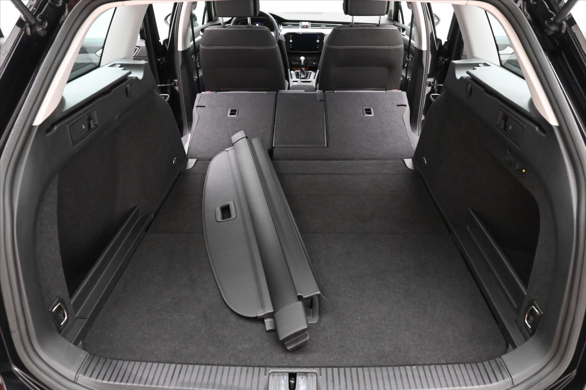 Main photo of the car Volkswagen Passat 2.0 TDI 147kW DSG Business Warranty up to 5 years (12)