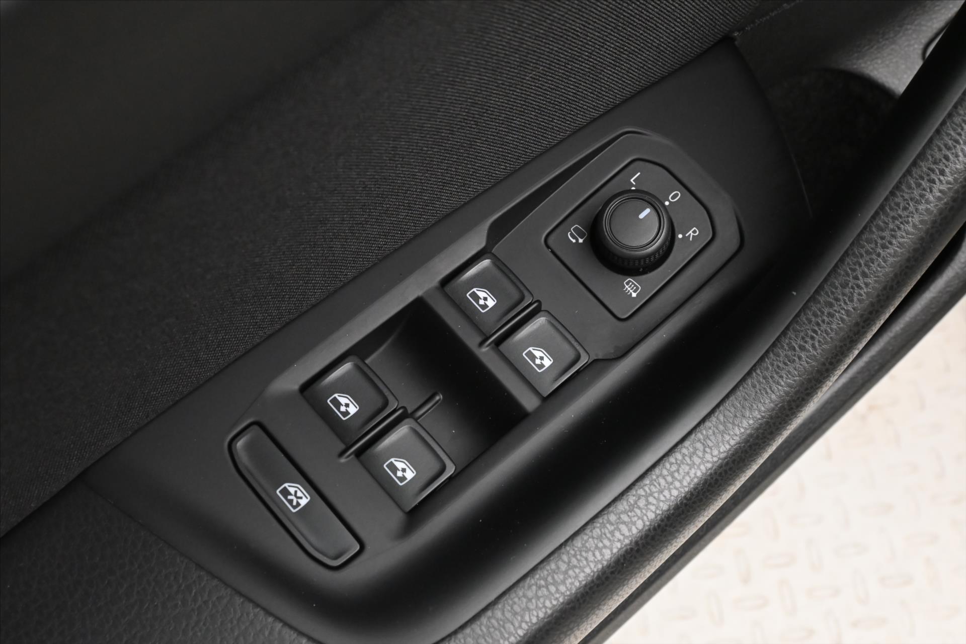 Main photo of the car Volkswagen Passat 2.0 TDI 147kW DSG Business Warranty up to 5 years (27)