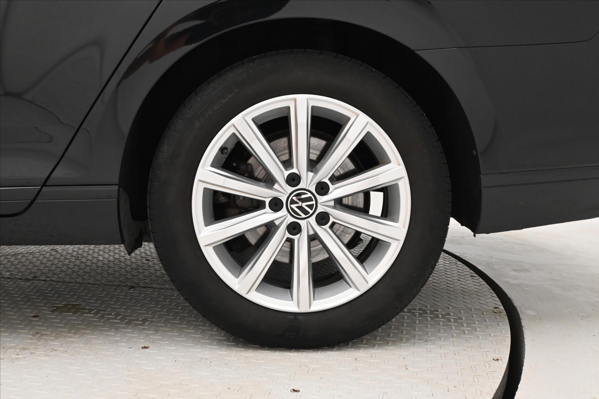 Main photo of the car Volkswagen Passat 2.0 TDI 147kW DSG Business Warranty up to 5 years (33)