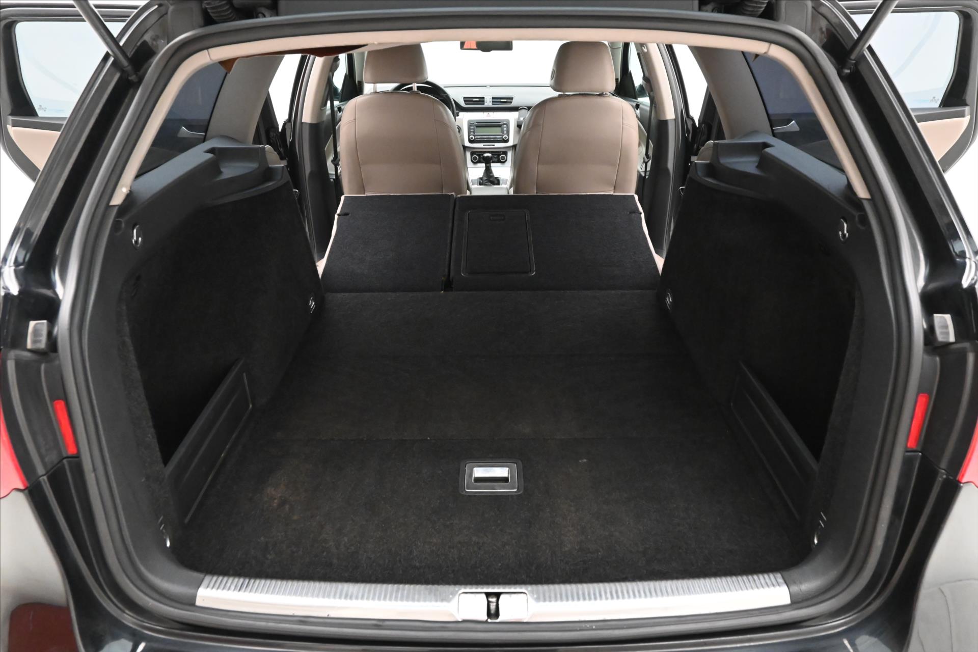 Hlavní fotografie vozu Volkswagen Passat 2,0 103kW NOVÁ STK 4/28 (11)