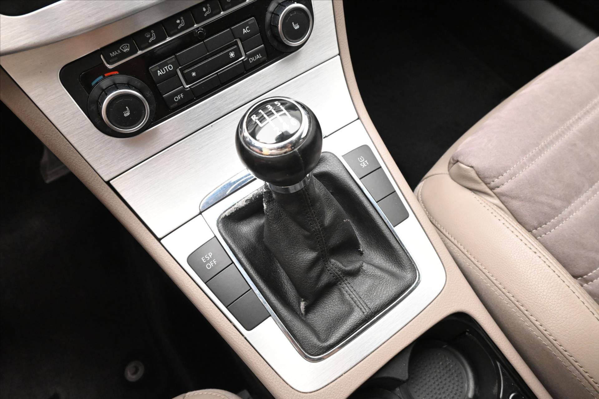 Hlavní fotografie vozu Volkswagen Passat 2,0 103kW NOVÁ STK 4/28 (21)