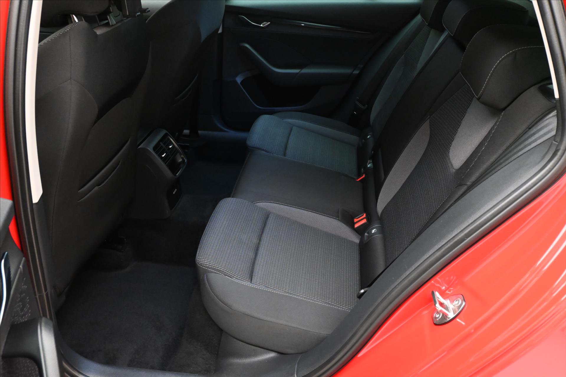 Hlavní fotografie vozu Škoda Octavia 2,0 110kW DSG Ambition Záruka až 5 let (15)