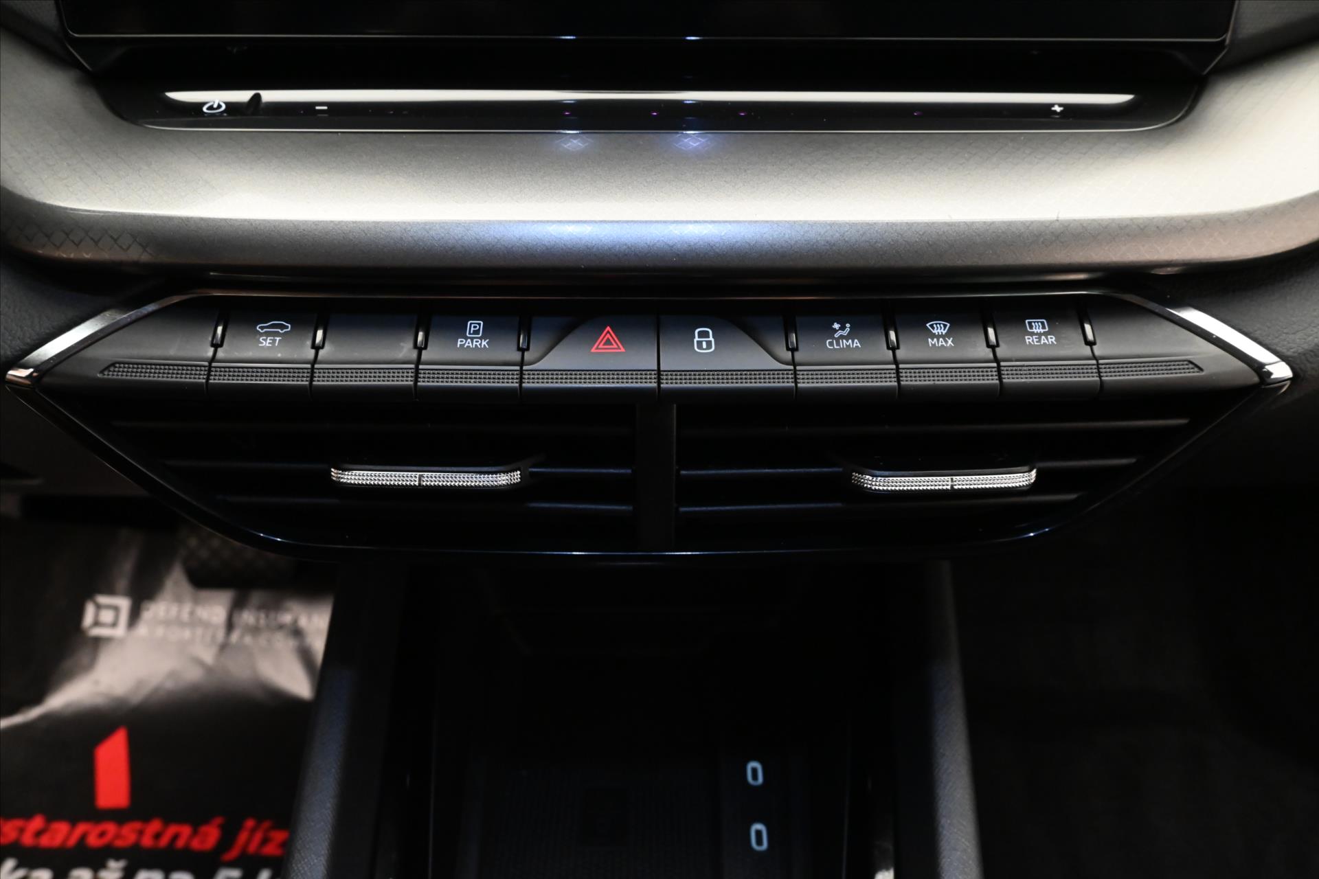 Hlavní fotografie vozu Škoda Octavia 2,0 110kW DSG Ambition Záruka až 5 let (20)
