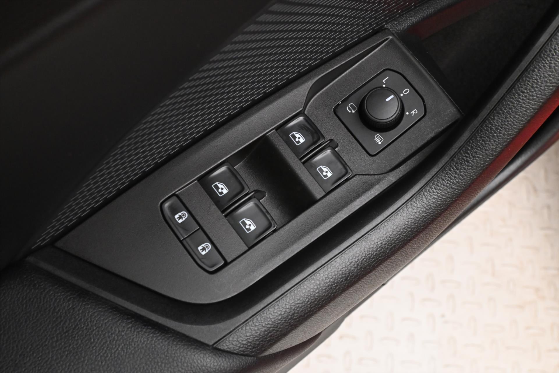 Hlavní fotografie vozu Škoda Octavia 2,0 110kW DSG Ambition Záruka až 5 let (25)