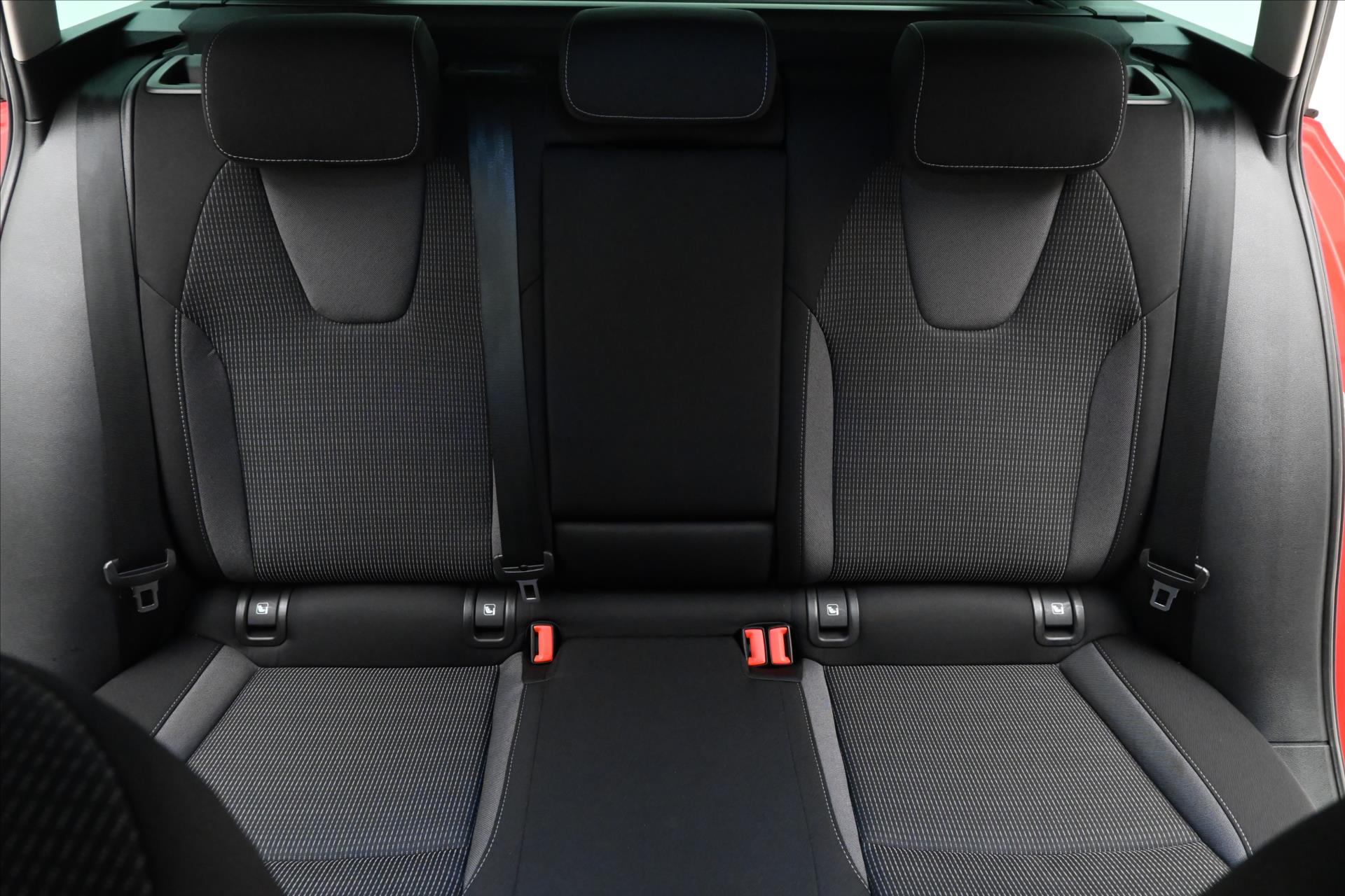 Hlavní fotografie vozu Škoda Octavia 2,0 110kW DSG Ambition Záruka až 5 let (27)