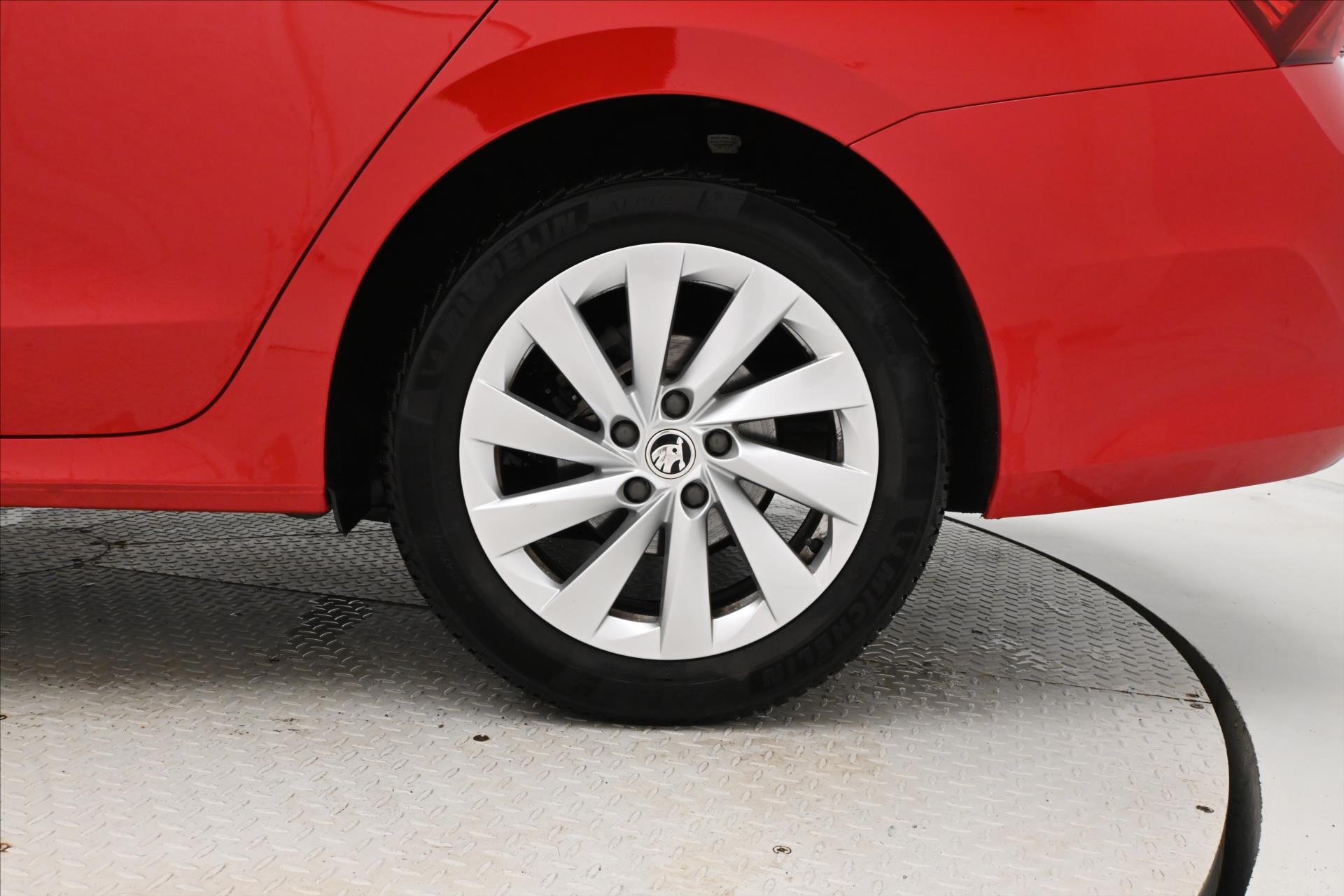 Hlavní fotografie vozu Škoda Octavia 2,0 110kW DSG Ambition Záruka až 5 let (30)