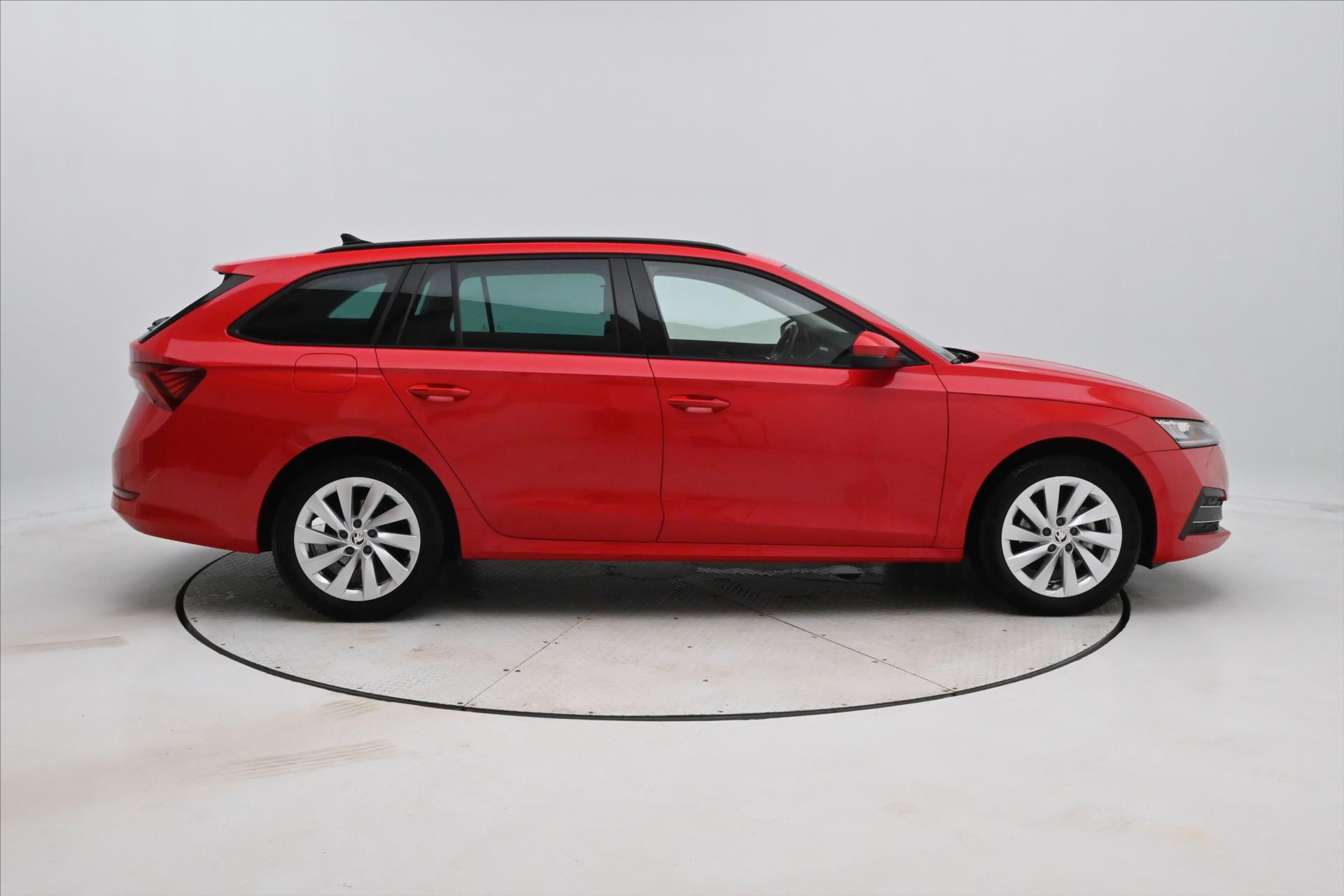 Hlavní fotografie vozu Škoda Octavia 2,0 110kW DSG Ambition Záruka až 5 let (4)