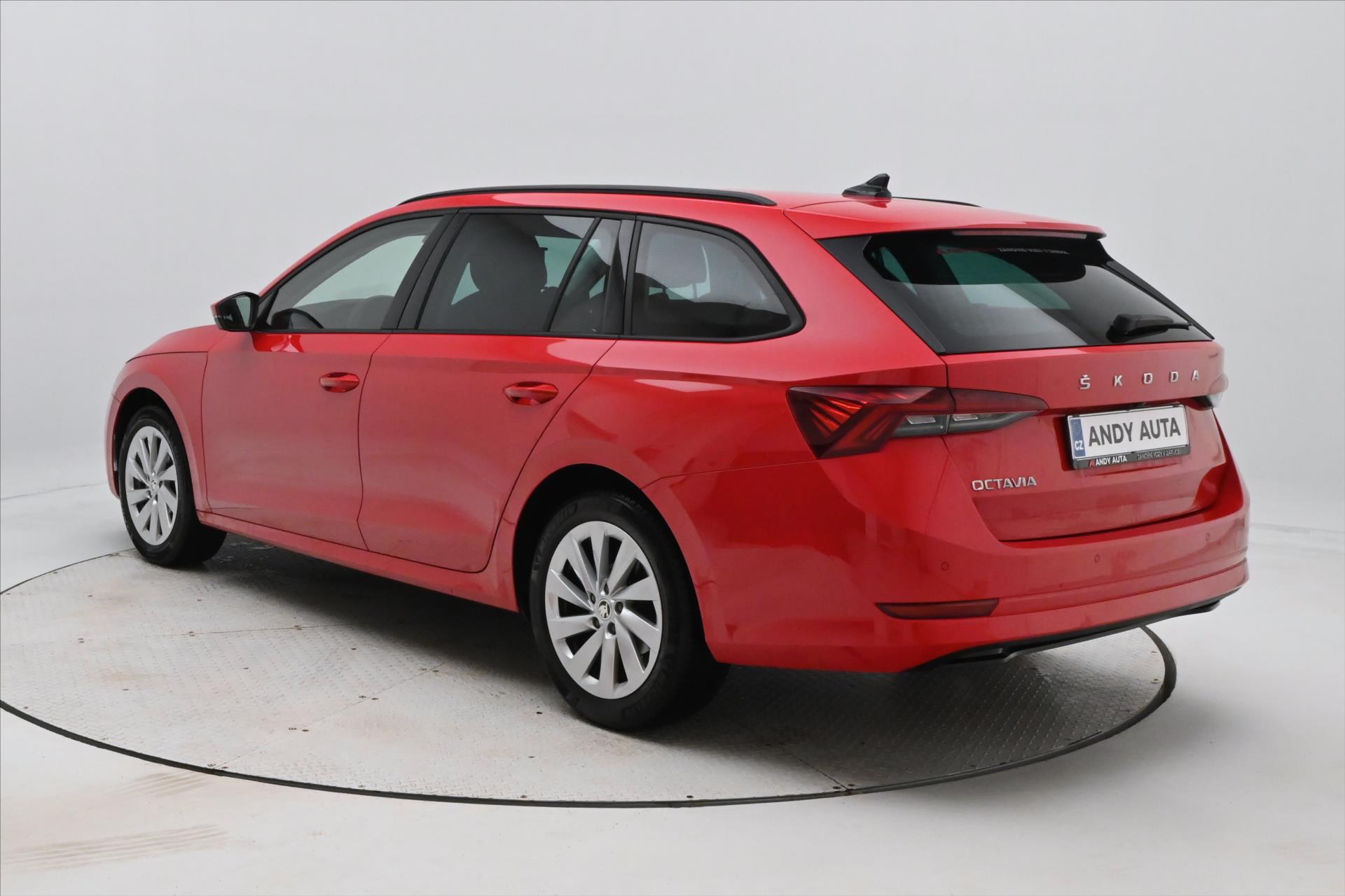 Hlavní fotografie vozu Škoda Octavia 2,0 110kW DSG Ambition Záruka až 5 let (7)