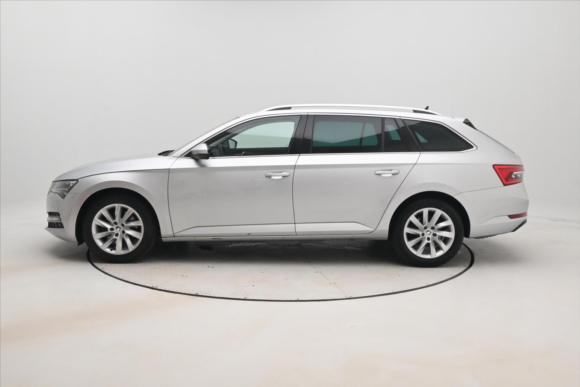 Hlavní fotografie vozu Škoda Superb 2,0 TDI 147 kW DSG 4x4 STYLE Záruka až 5 let (8)