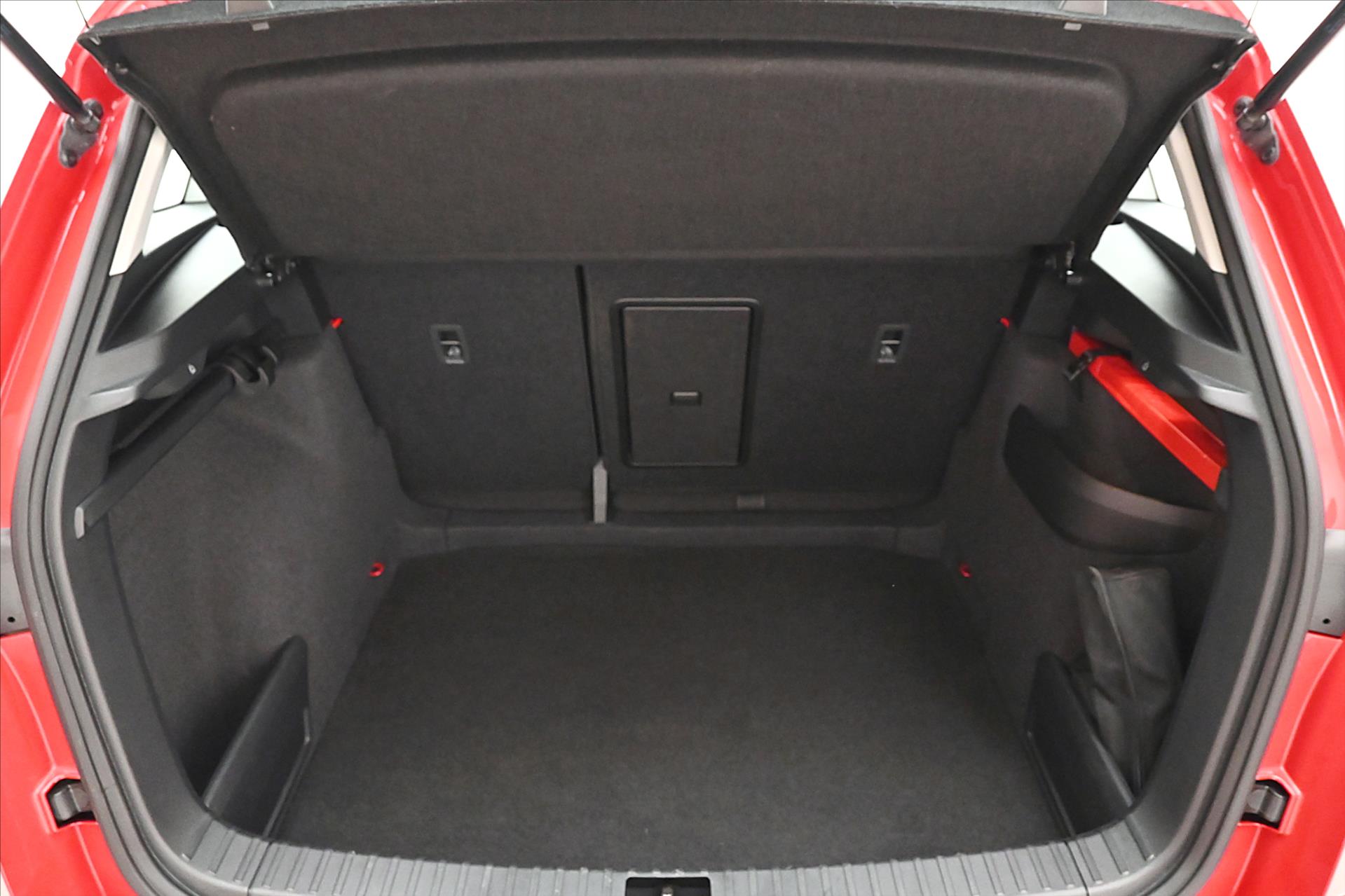 Hlavní fotografie vozu Škoda Karoq 2,0 TDI 110kW 4x4 DSG Ambition Záruka až 5 let (10)