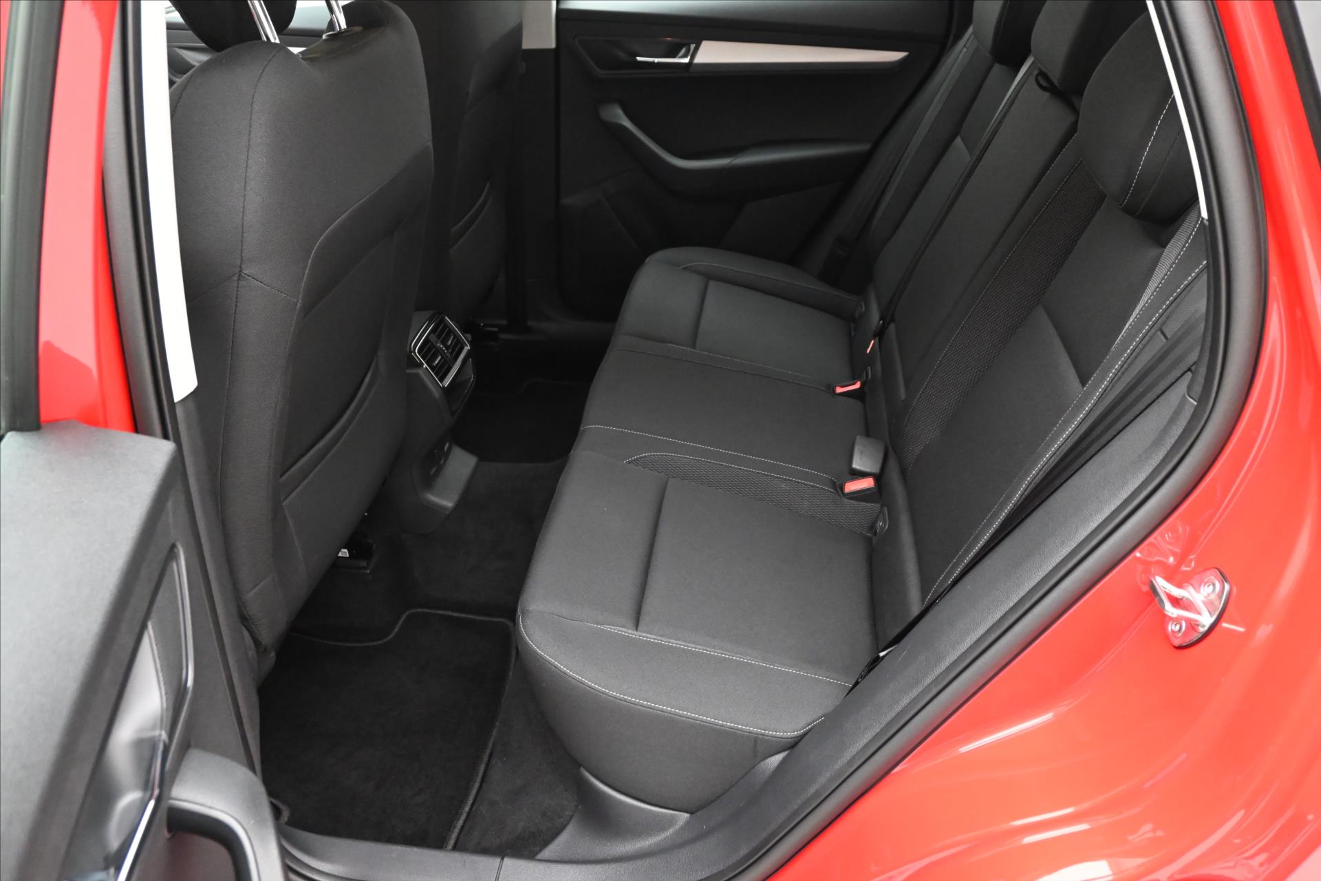 Hlavní fotografie vozu Škoda Karoq 2,0 TDI 110kW 4x4 DSG Ambition Záruka až 5 let (14)