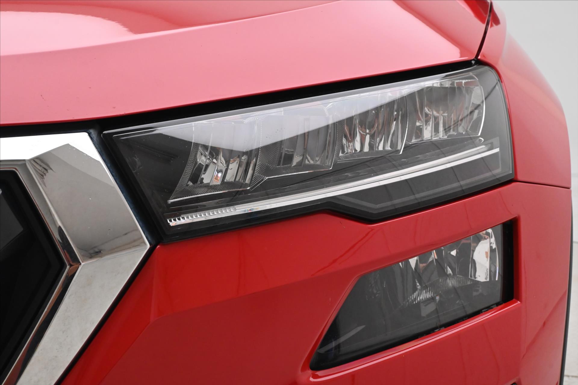Hlavní fotografie vozu Škoda Karoq 2,0 TDI 110kW 4x4 DSG Ambition Záruka až 5 let (28)