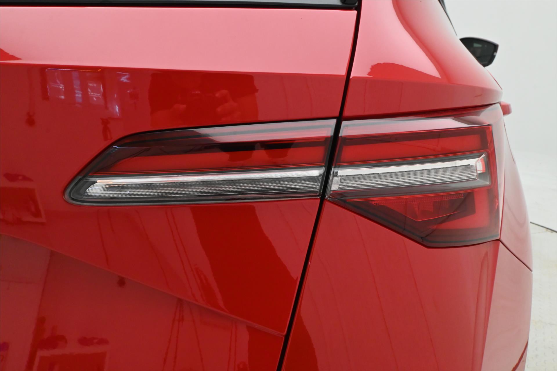 Hlavní fotografie vozu Škoda Karoq 2,0 TDI 110kW 4x4 DSG Ambition Záruka až 5 let (29)