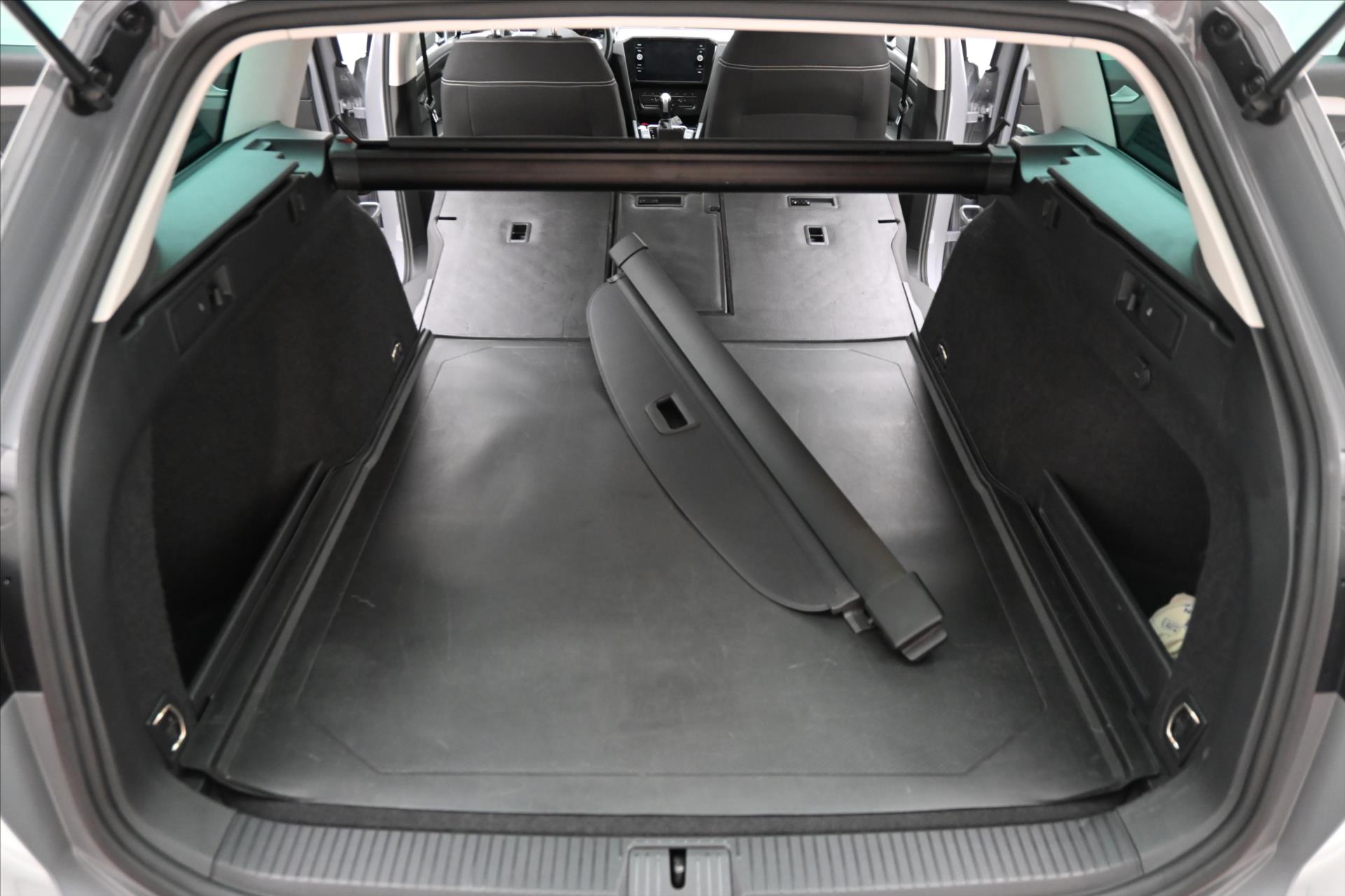 Main photo of the car Volkswagen Passat 2.0 TDI 110kW DSG Business Warranty up to 5 years (11)
