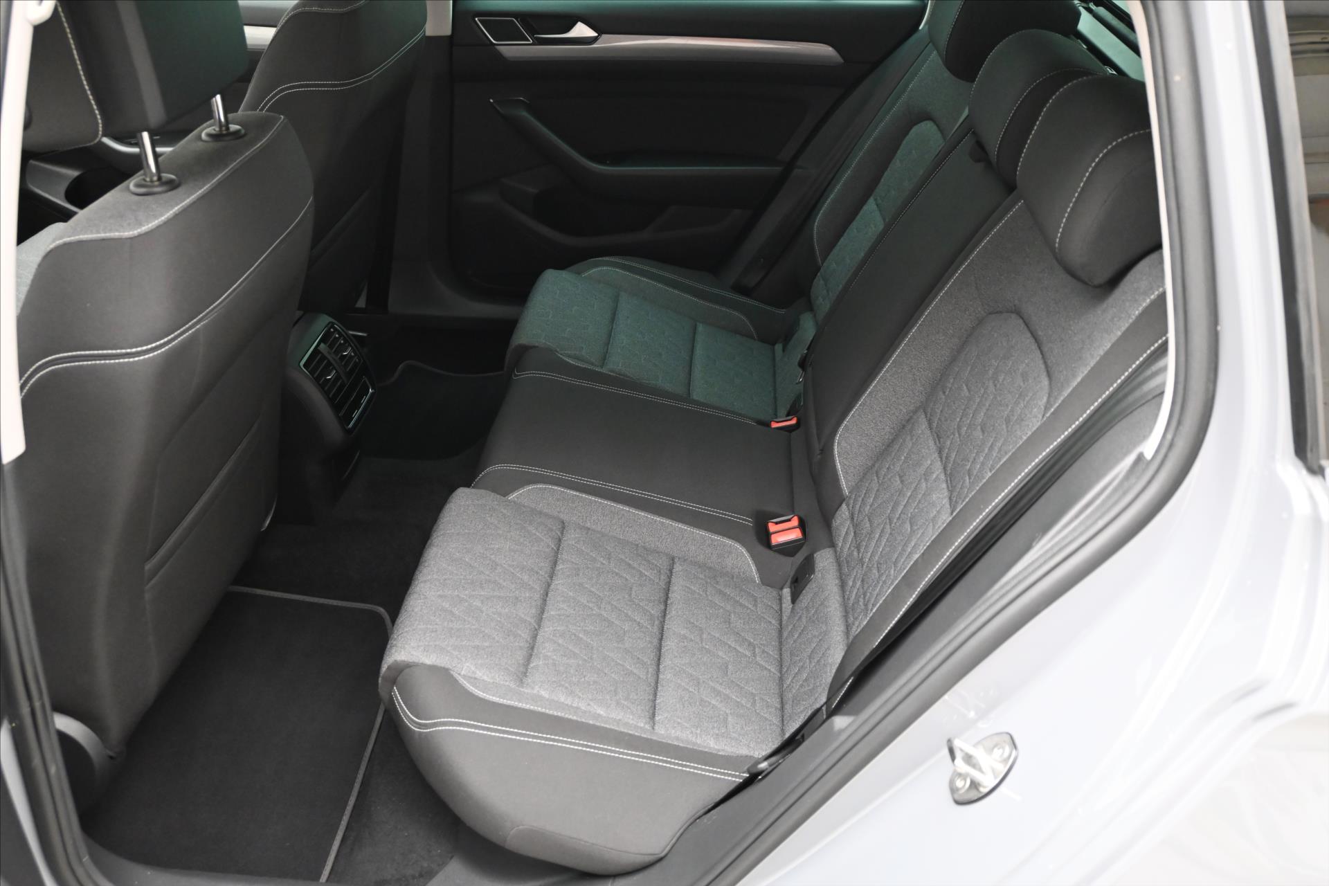 Main photo of the car Volkswagen Passat 2.0 TDI 110kW DSG Business Warranty up to 5 years (14)