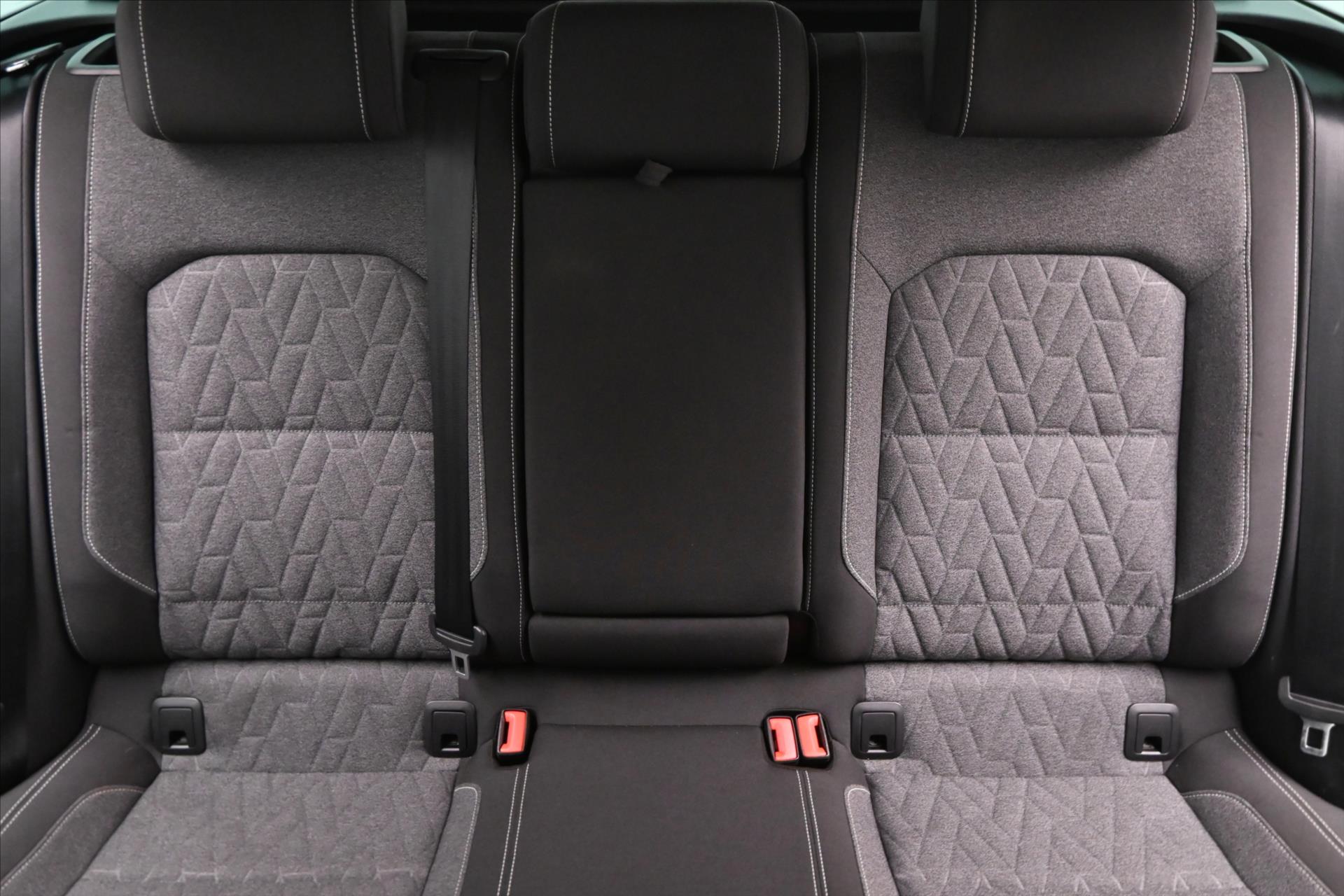 Main photo of the car Volkswagen Passat 2.0 TDI 110kW DSG Business Warranty up to 5 years (28)