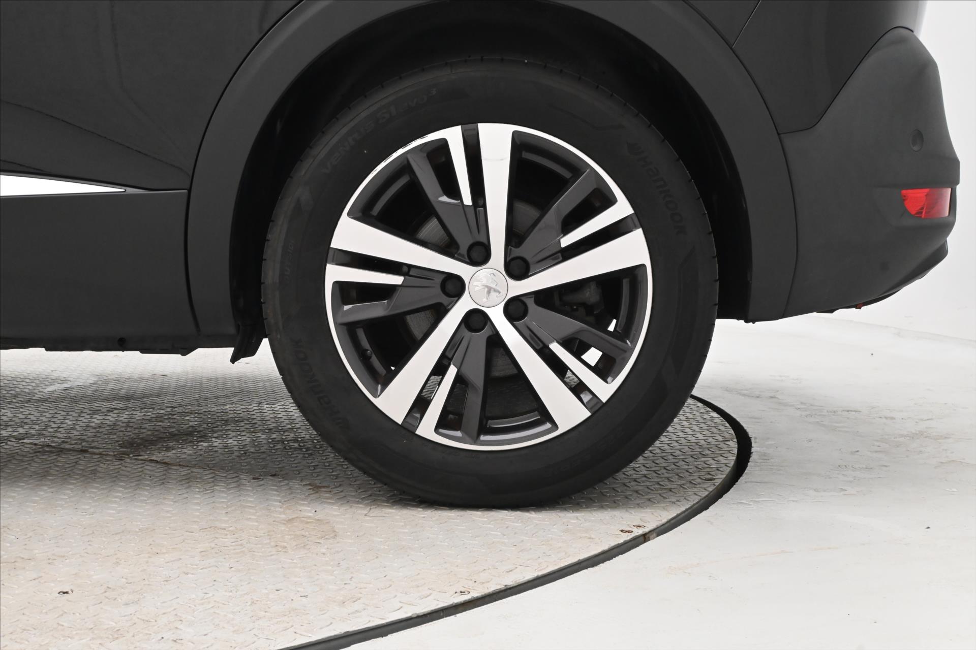 Hlavní fotografie vozu Peugeot 5008 1,5 96kW BlueHDi 7 míst Záruka až 5 let (29)