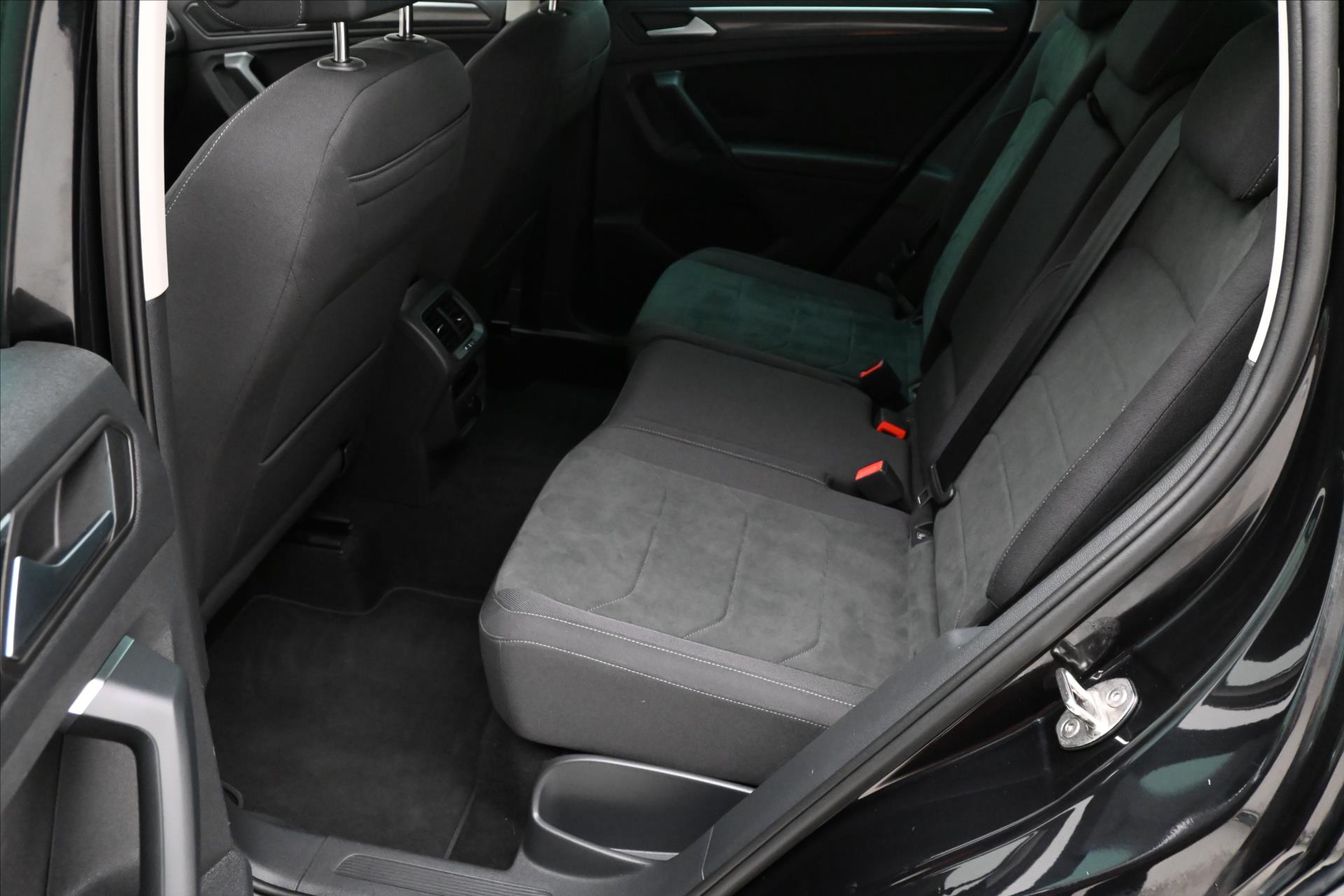 Hlavní fotografie vozu Volkswagen Tiguan 1,4 TSI eHybrid 110kW DSG Záruka až 5 let (14)