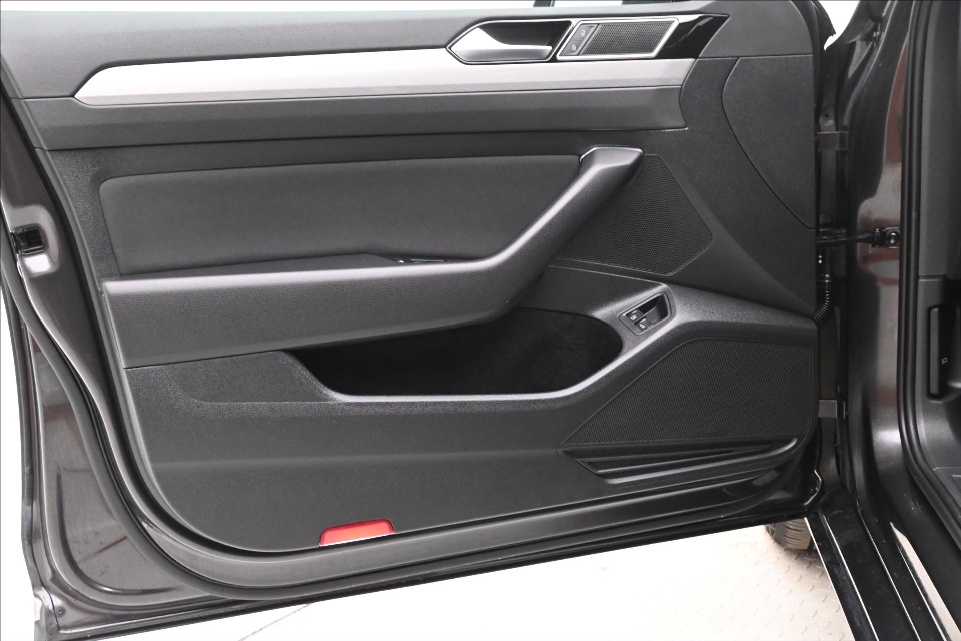 Hlavní fotografie vozu Volkswagen Passat 1,4 GTE 160 kW DSG Business Záruka až 5 let (24)