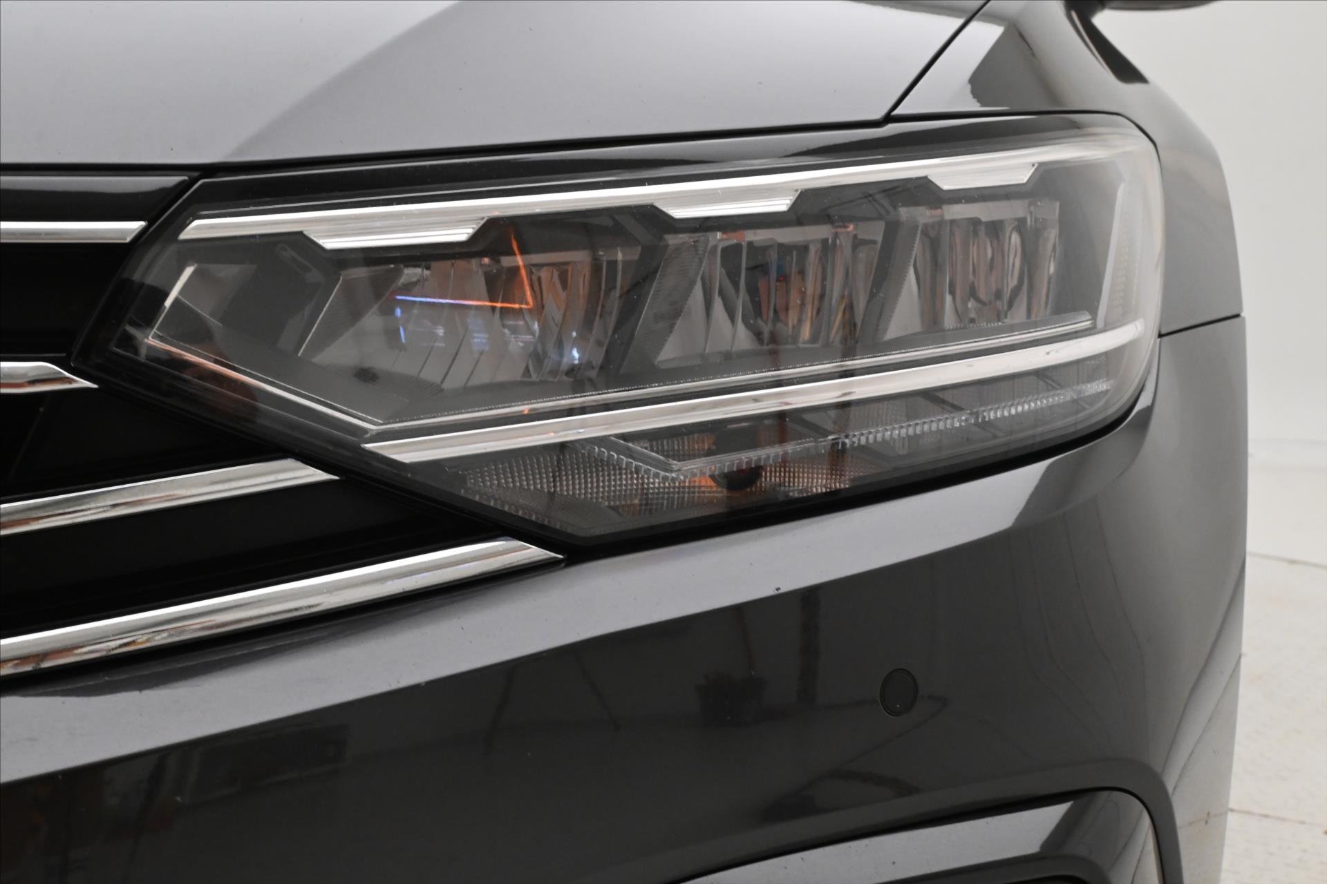 Hlavní fotografie vozu Volkswagen Passat 1,4 GTE 160 kW DSG Business Záruka až 5 let (30)
