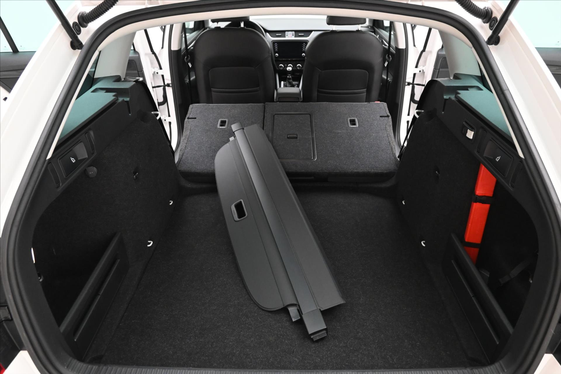 Hlavní fotografie vozu Škoda Octavia 1,5 TSI 110kW Style Tažné Záruka až 5 let (12)
