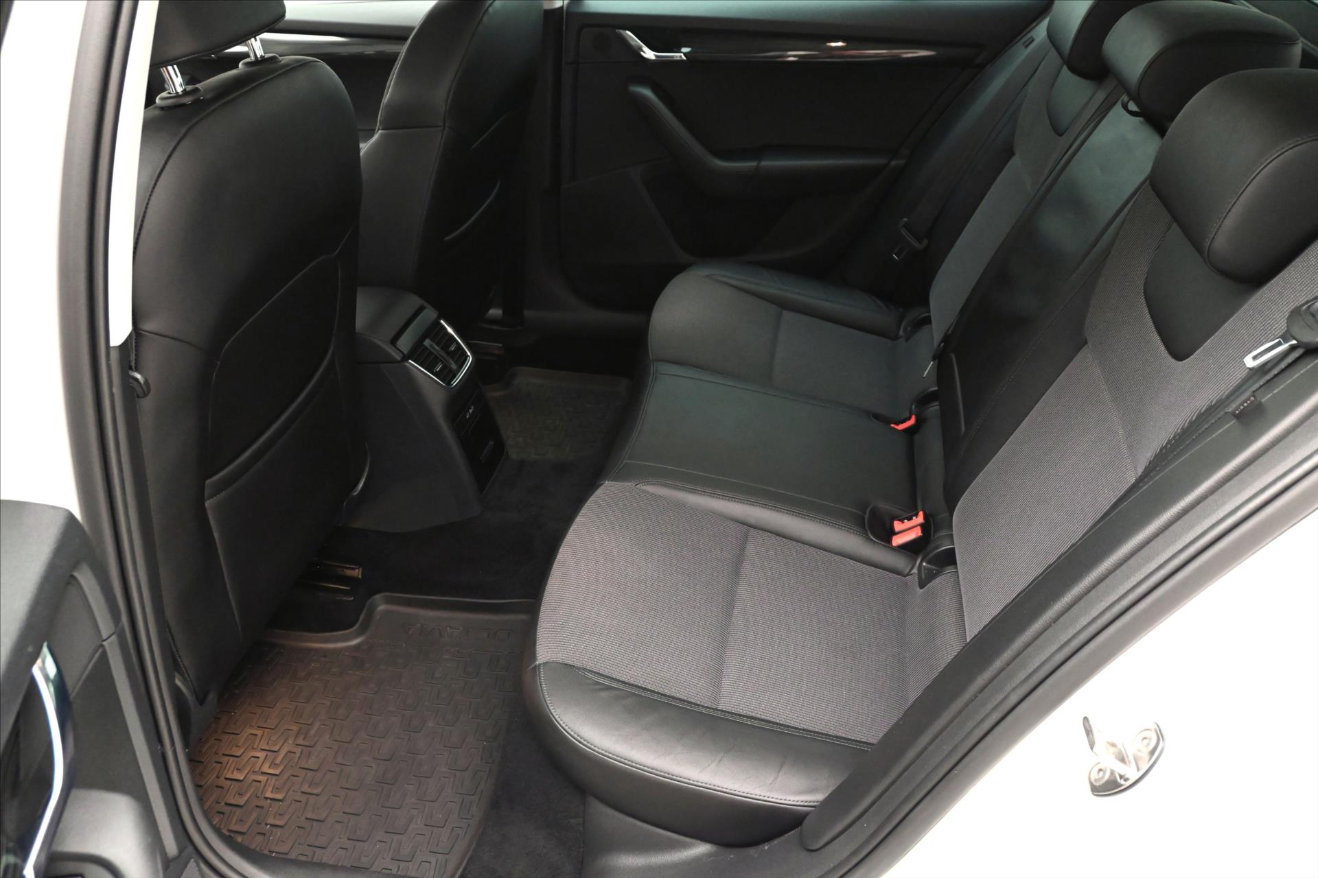 Hlavní fotografie vozu Škoda Octavia 1,5 TSI 110kW Style Tažné Záruka až 5 let (15)