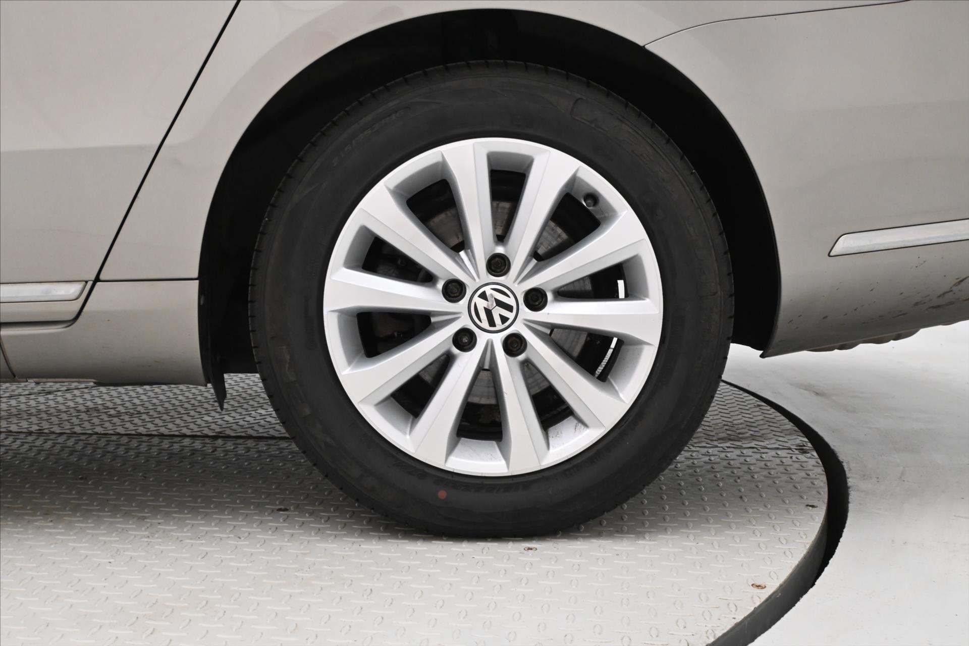 Main photo of the car Volkswagen Passat 2.0 TDI 103 kW Business Edition Panorama Warranty (31)