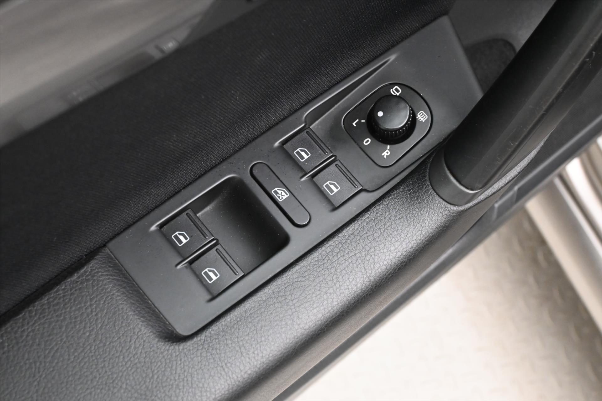 Main photo of the car Volkswagen Passat 2.0 TDI 103kW Business Edition Panorama Warranty (25)