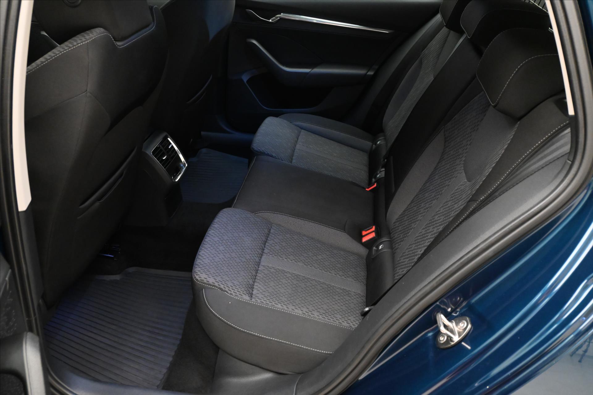 Main photo of the car Skoda Octavia 2.0 TDI 110kW DSG Style Warranty up to 5 years (15)