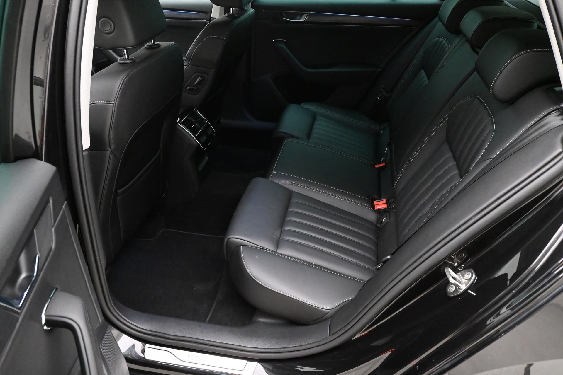 Hlavní fotografie vozu Škoda Superb 2,0 TDI 110 KW DSG STYLE Záruka až 5 let (14)