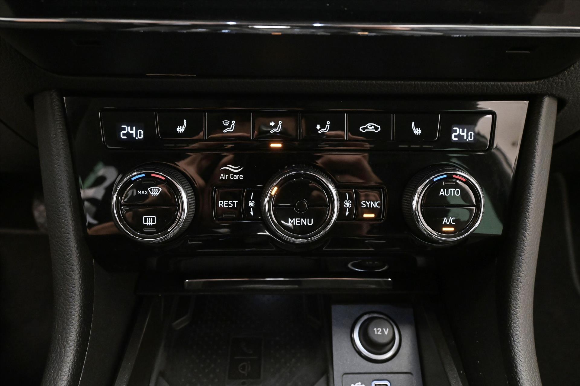 Hlavní fotografie vozu Škoda Superb 2,0 TDI 110 KW DSG STYLE Záruka až 5 let (21)