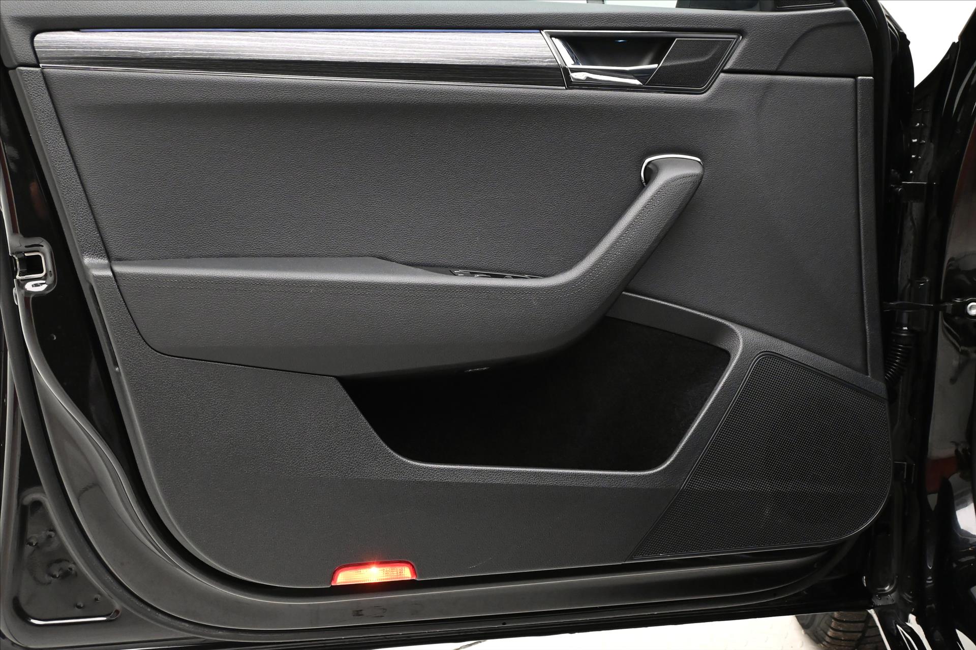 Hlavní fotografie vozu Škoda Superb 2,0 TDI 110 KW DSG STYLE Záruka až 5 let (25)