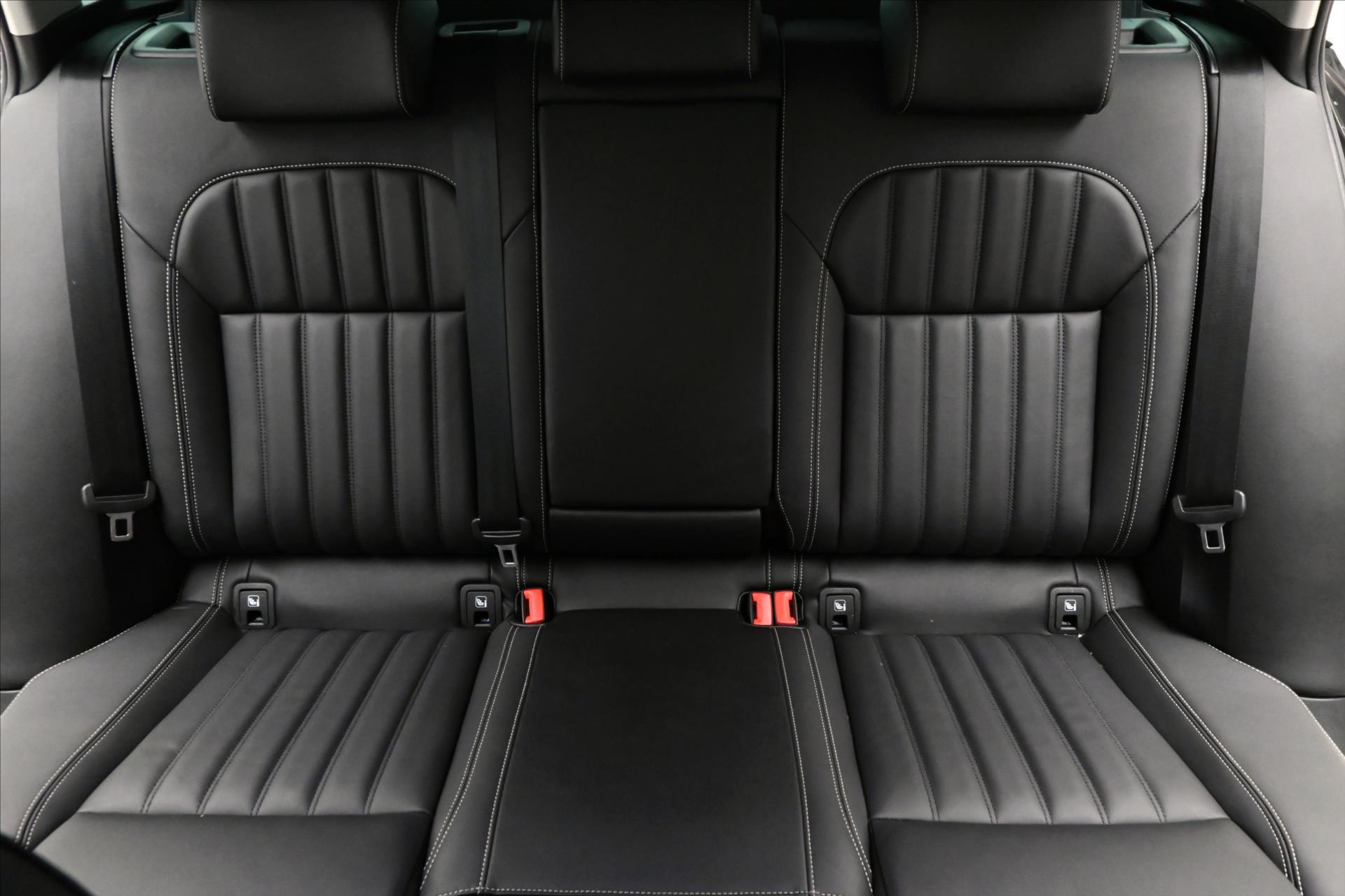 Hlavní fotografie vozu Škoda Superb 2,0 TDI 110 KW DSG STYLE Záruka až 5 let (29)