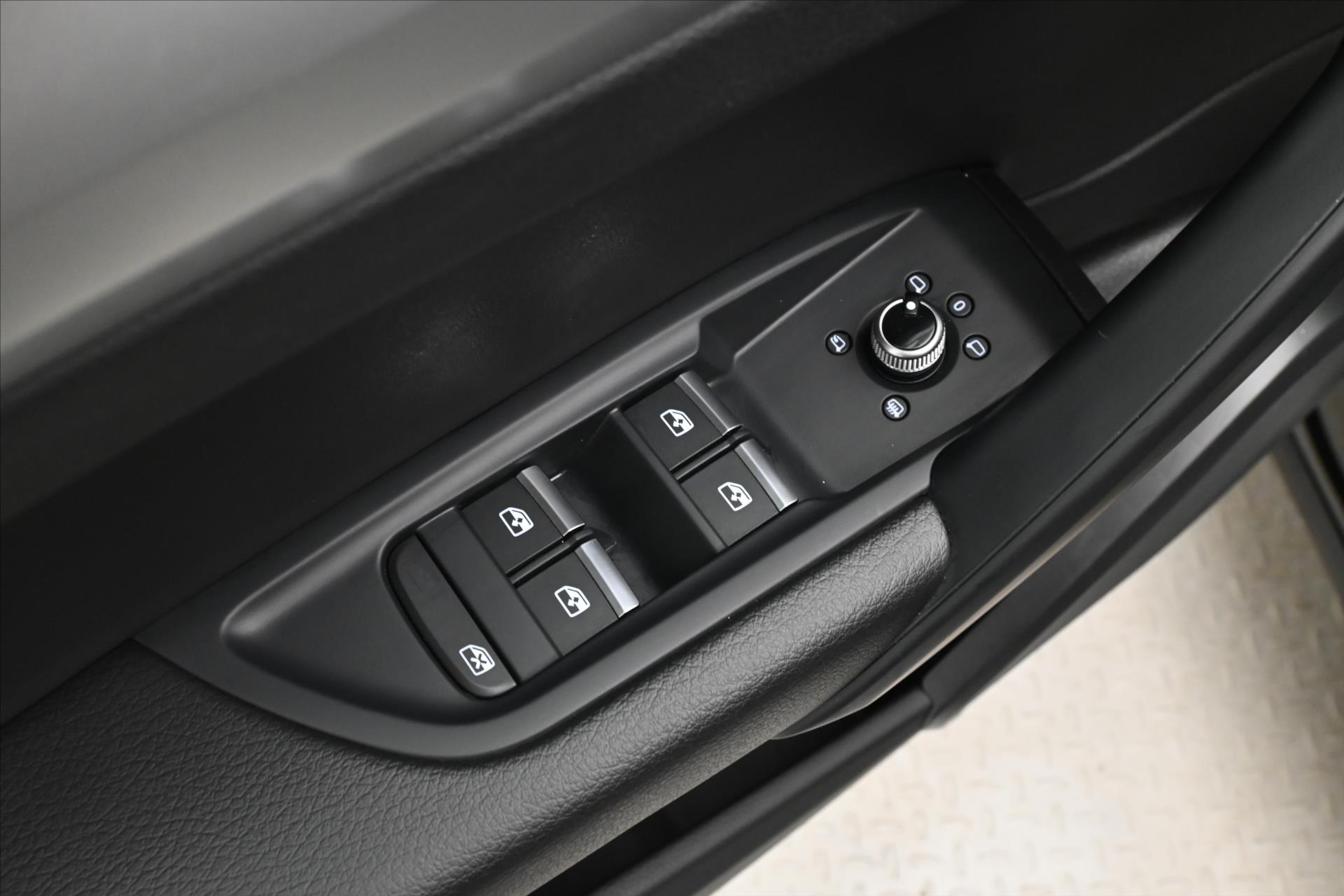 Hlavní fotografie vozu Audi Q5 2,0 TDI 150kW 4x4 S-Tronic Záruka až 5 let (27)