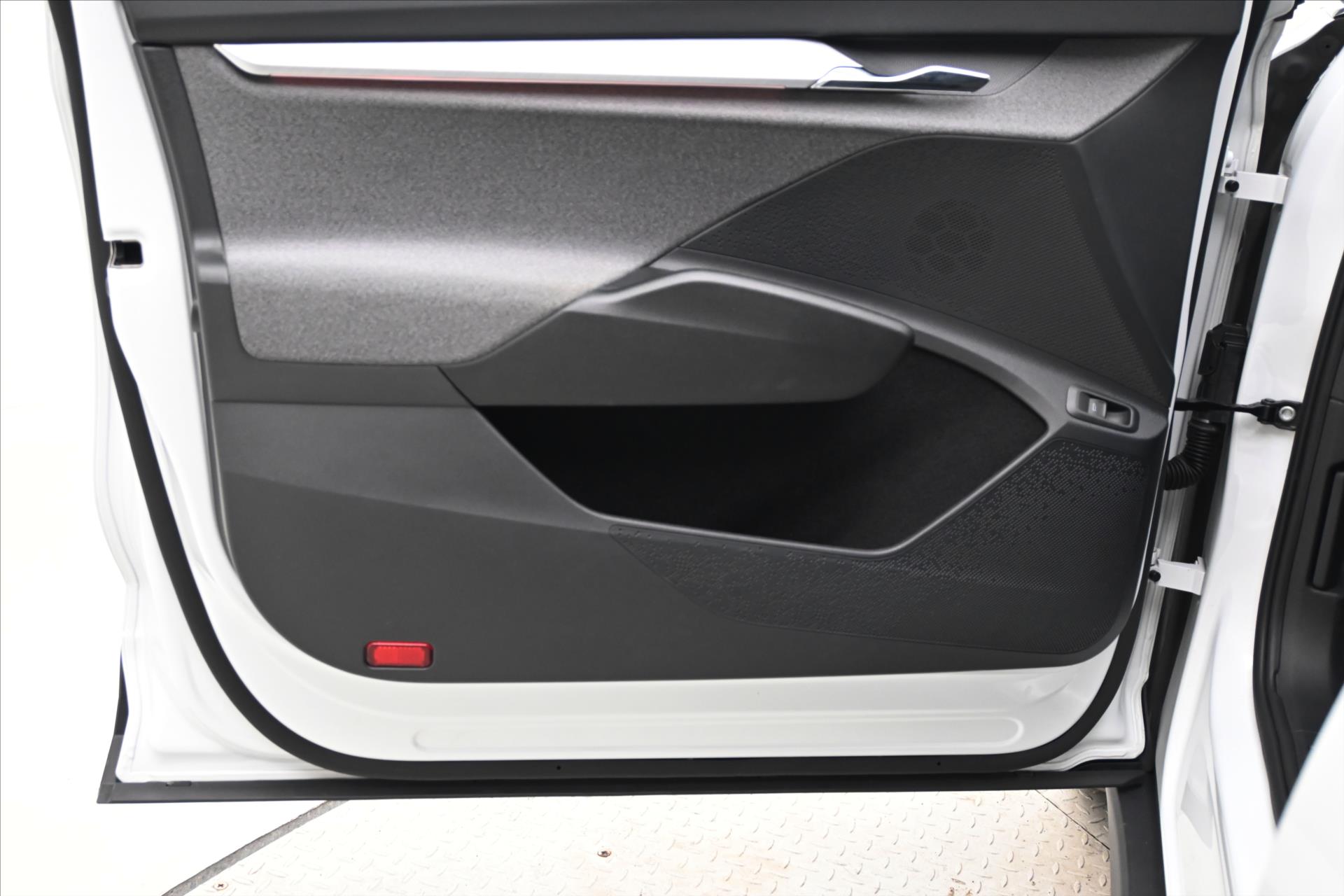 Hlavní fotografie vozu Škoda Enyaq 0,0 iV 80 150kW SoH 94,5% Záruka až 3 roky (25)