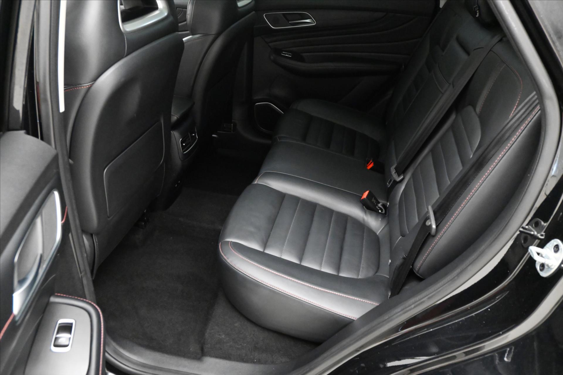 Hlavní fotografie vozu MG eHS 1,5 TGI PHEV 119kW AT Luxury Záruka až 5 let (14)