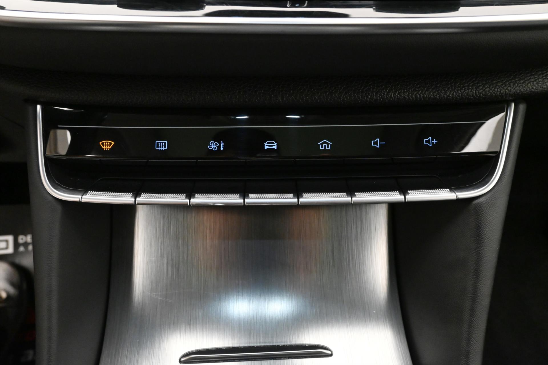 Hlavní fotografie vozu MG eHS 1,5 TGI PHEV 119kW AT Luxury Záruka až 5 let (21)